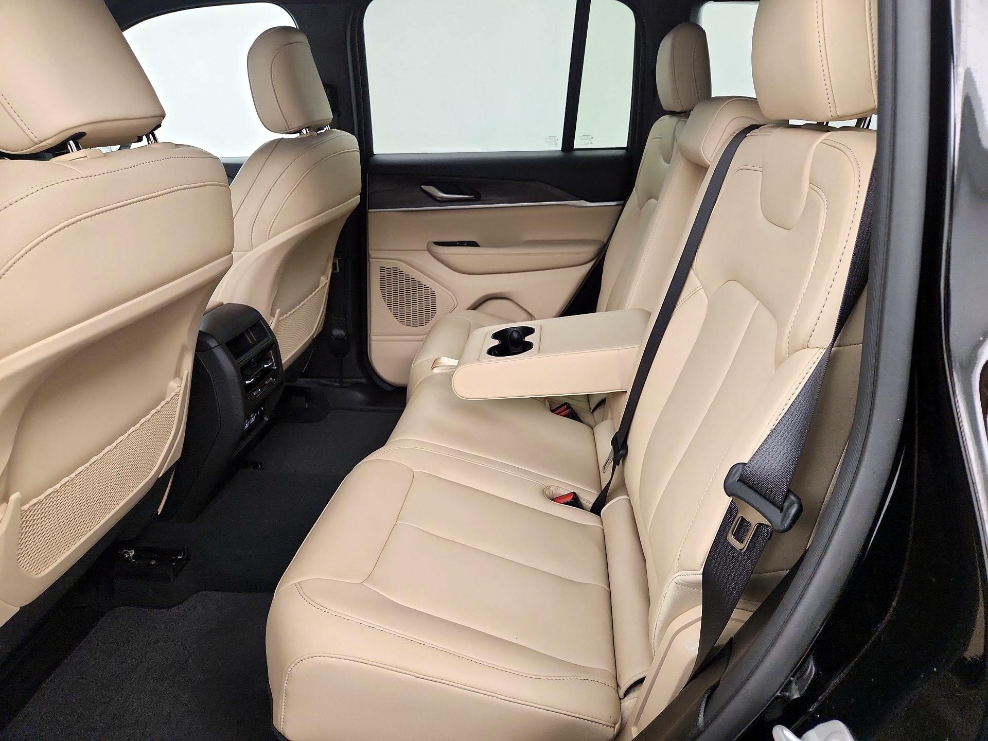 Thumbnail: 2023 Jeep Grand Cherokee - 20