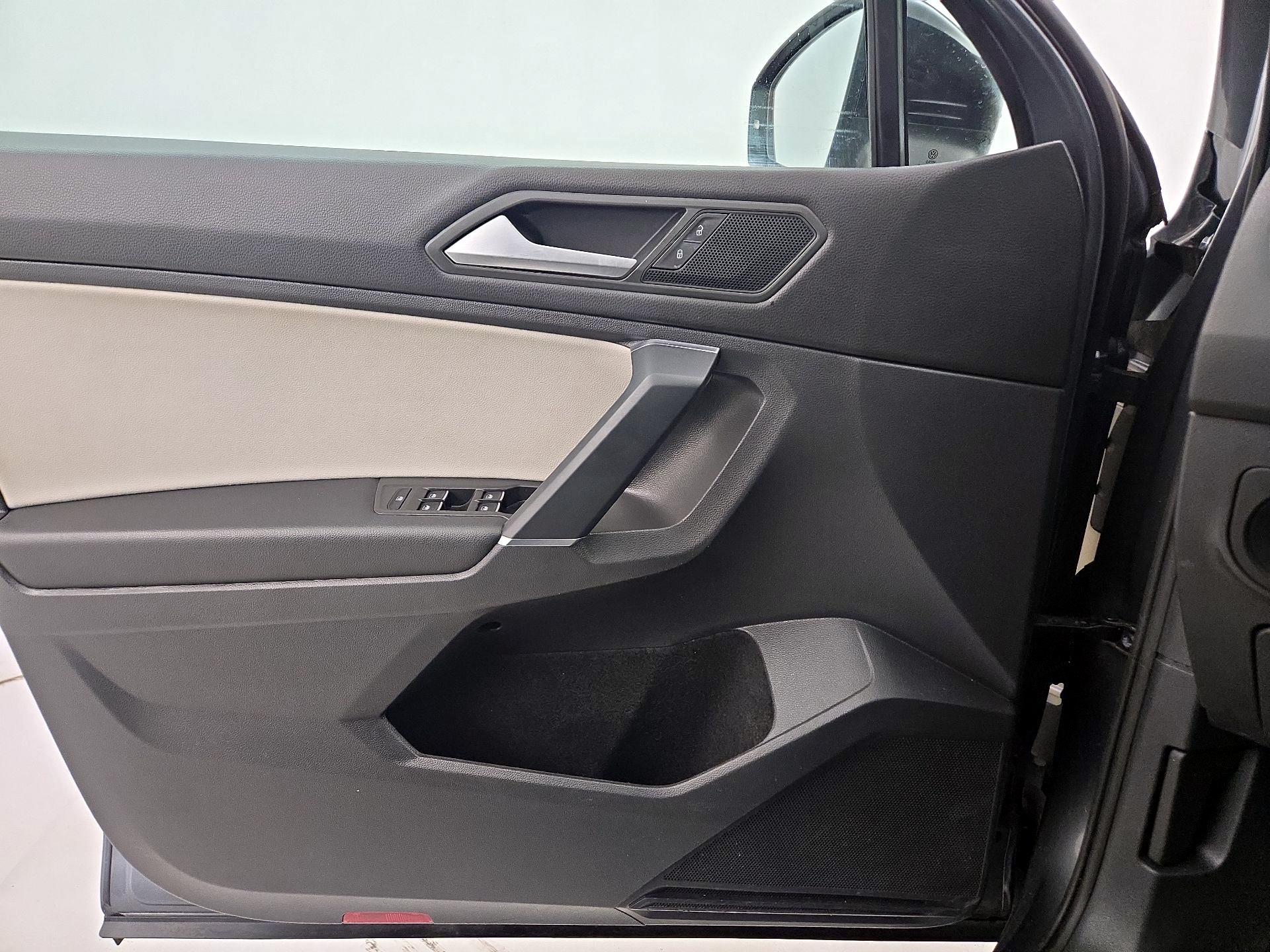 Thumbnail: 2020 Volkswagen Tiguan - 12