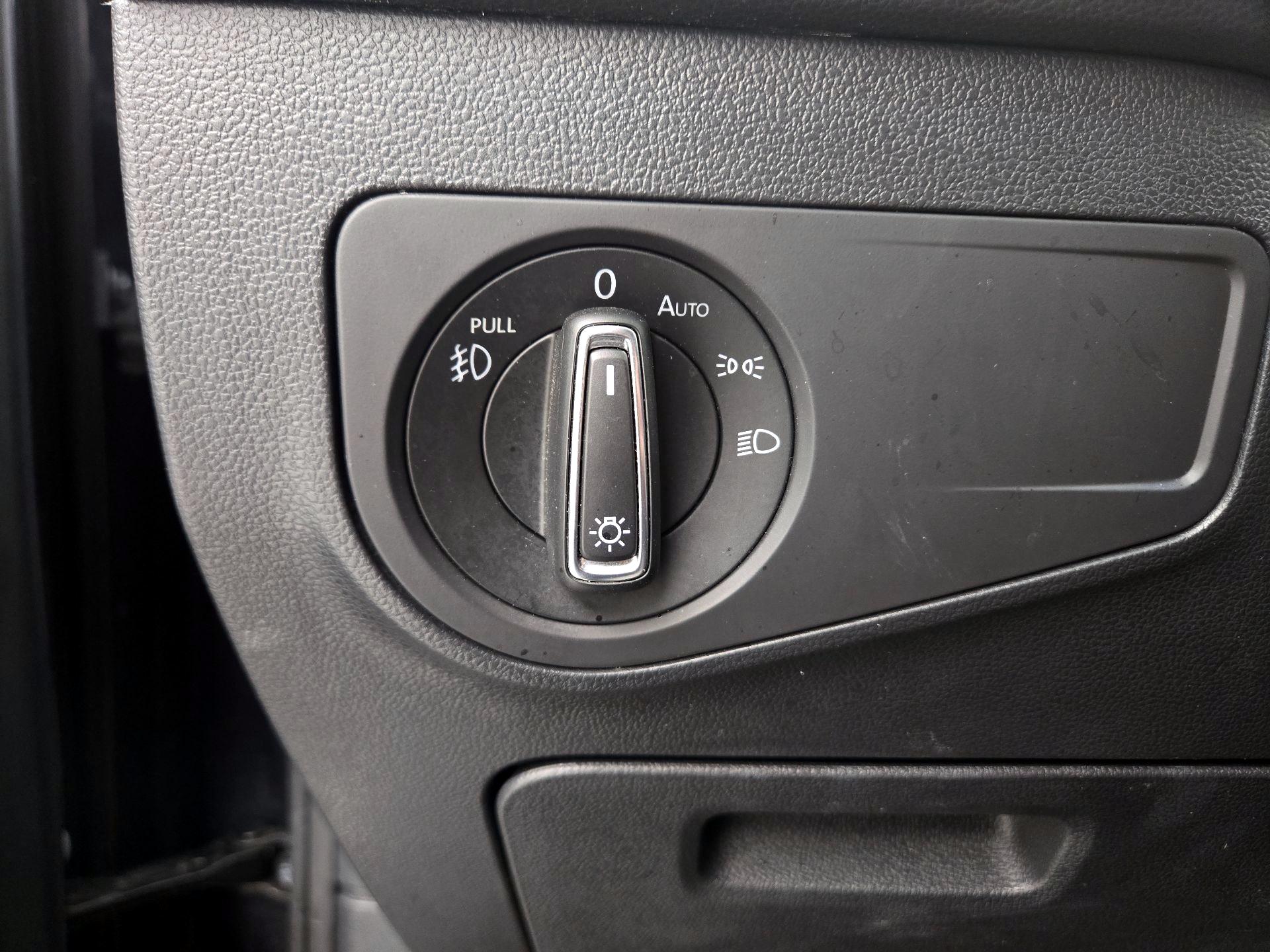 Thumbnail: 2020 Volkswagen Tiguan - 13