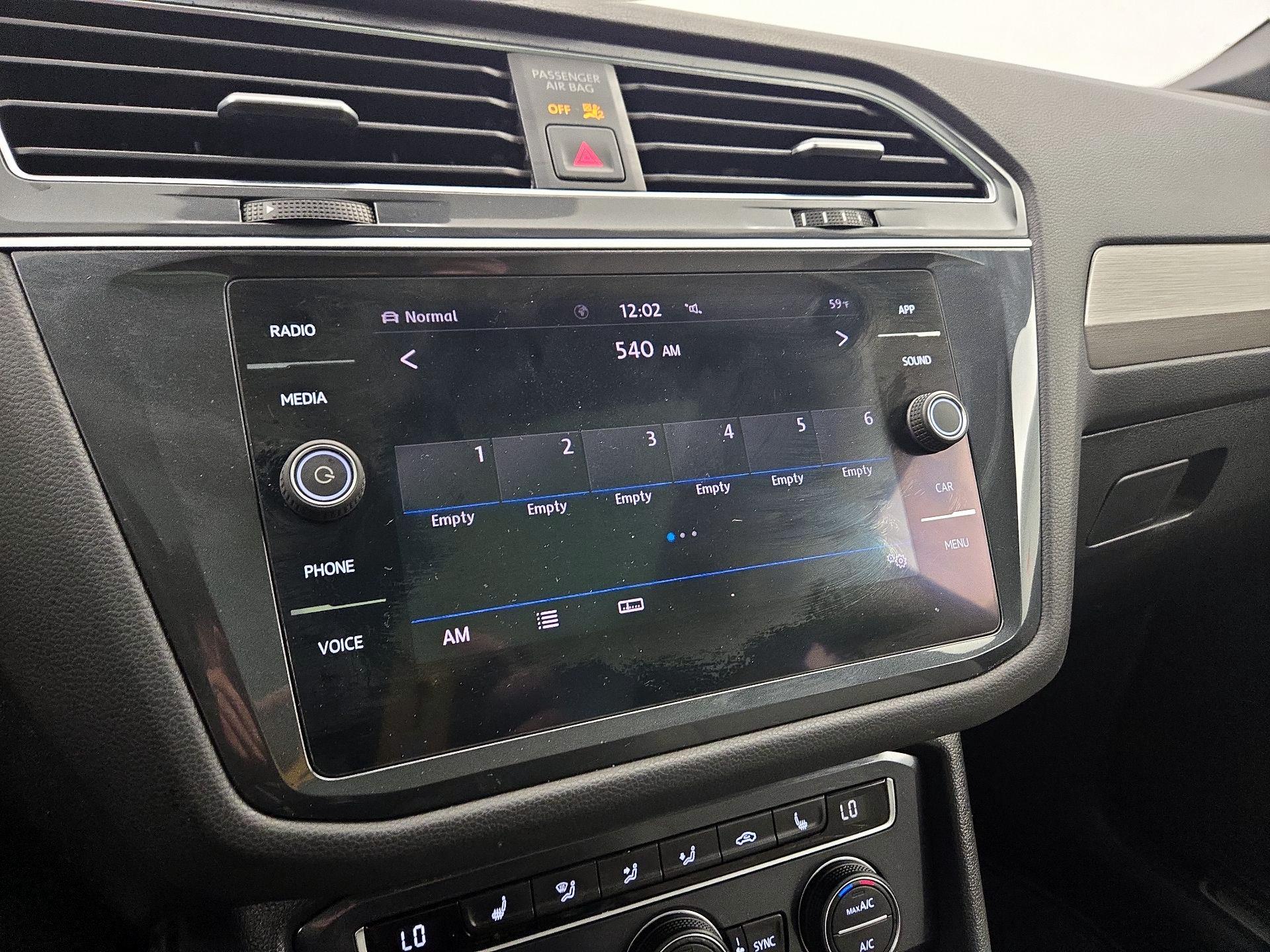 Thumbnail: 2020 Volkswagen Tiguan - 15