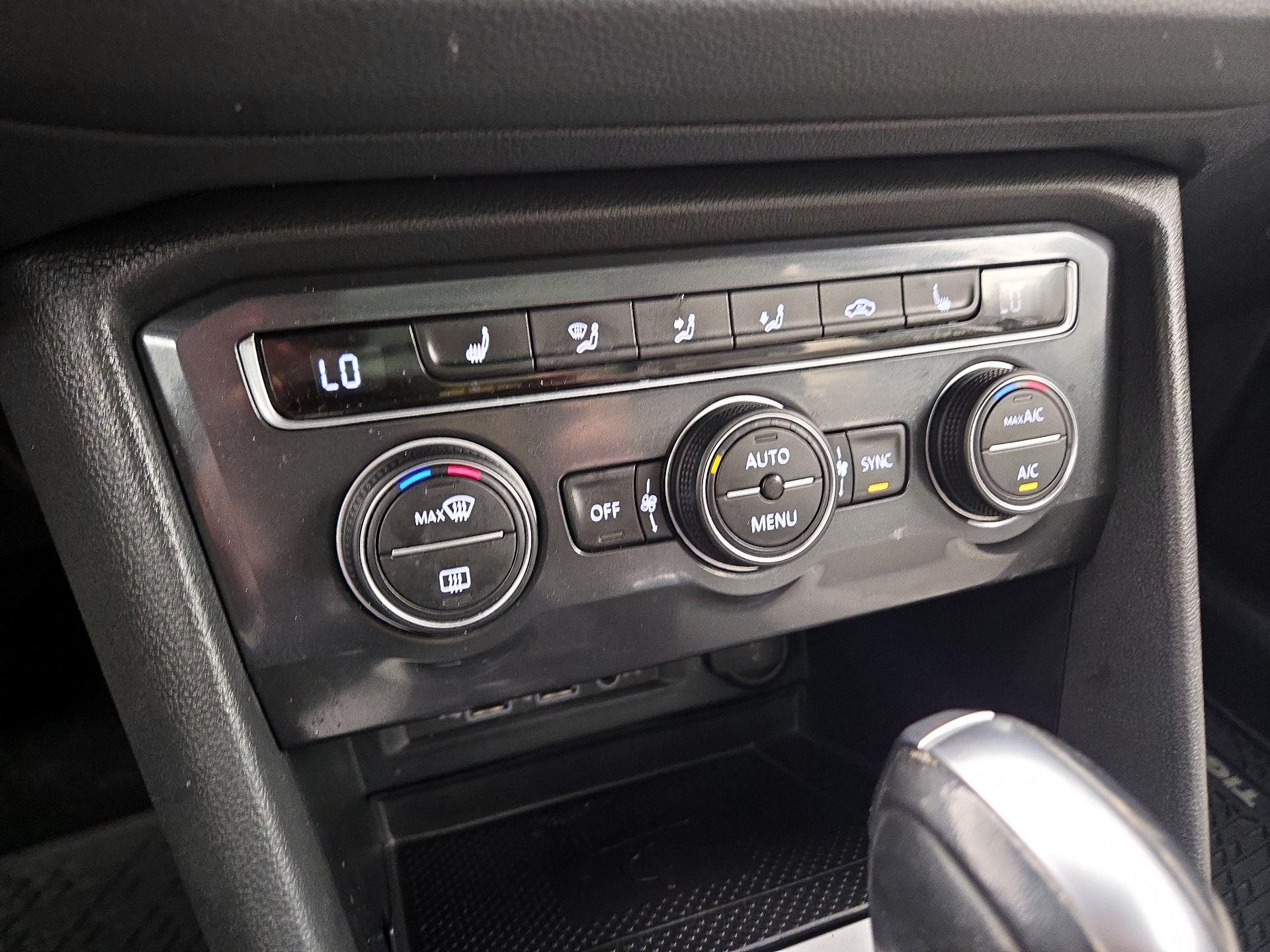 Thumbnail: 2020 Volkswagen Tiguan - 16