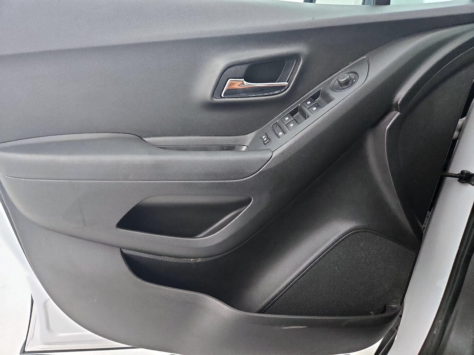 Thumbnail: 2018 Chevrolet Trax - 12