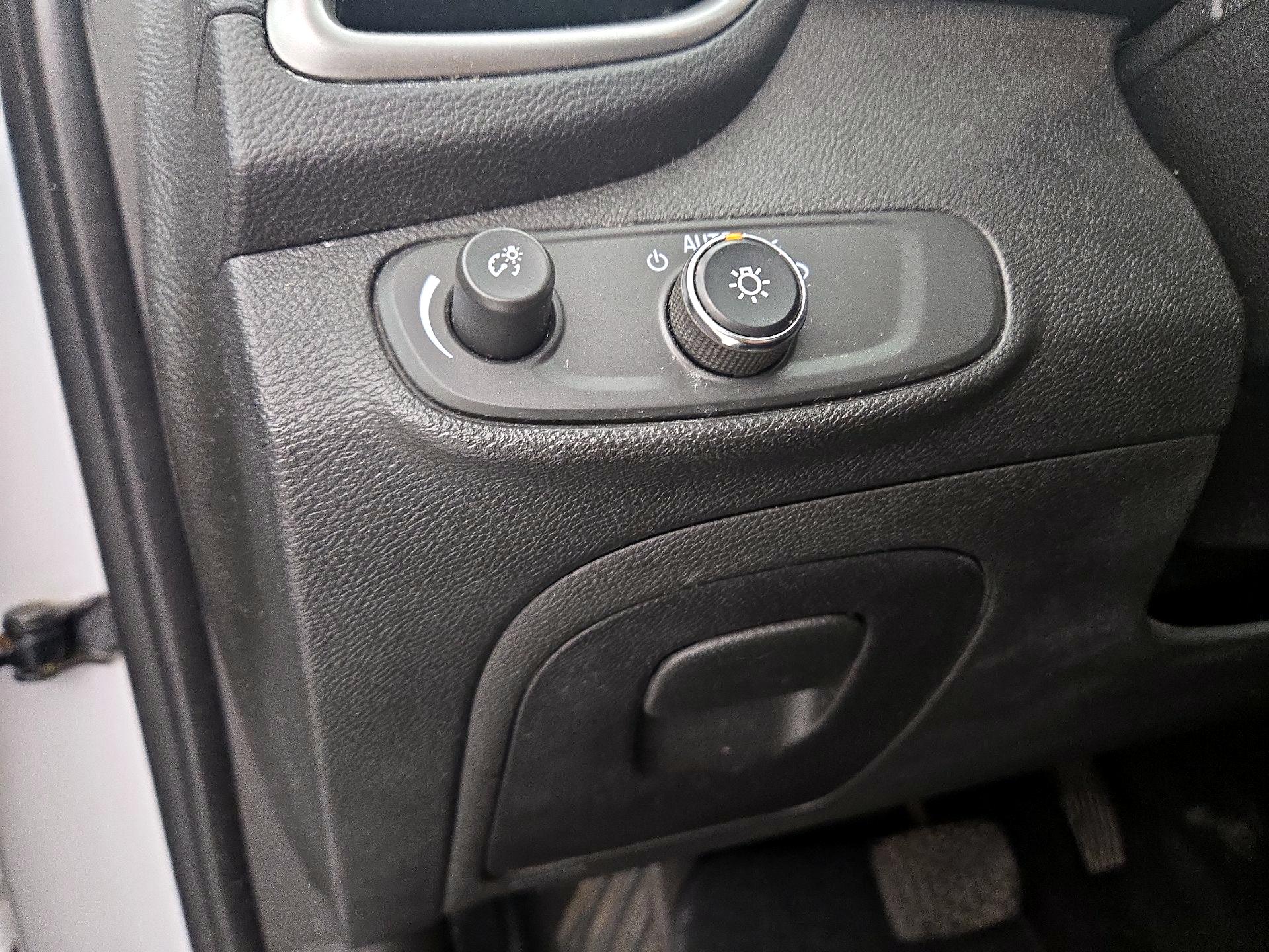 Thumbnail: 2018 Chevrolet Trax - 13