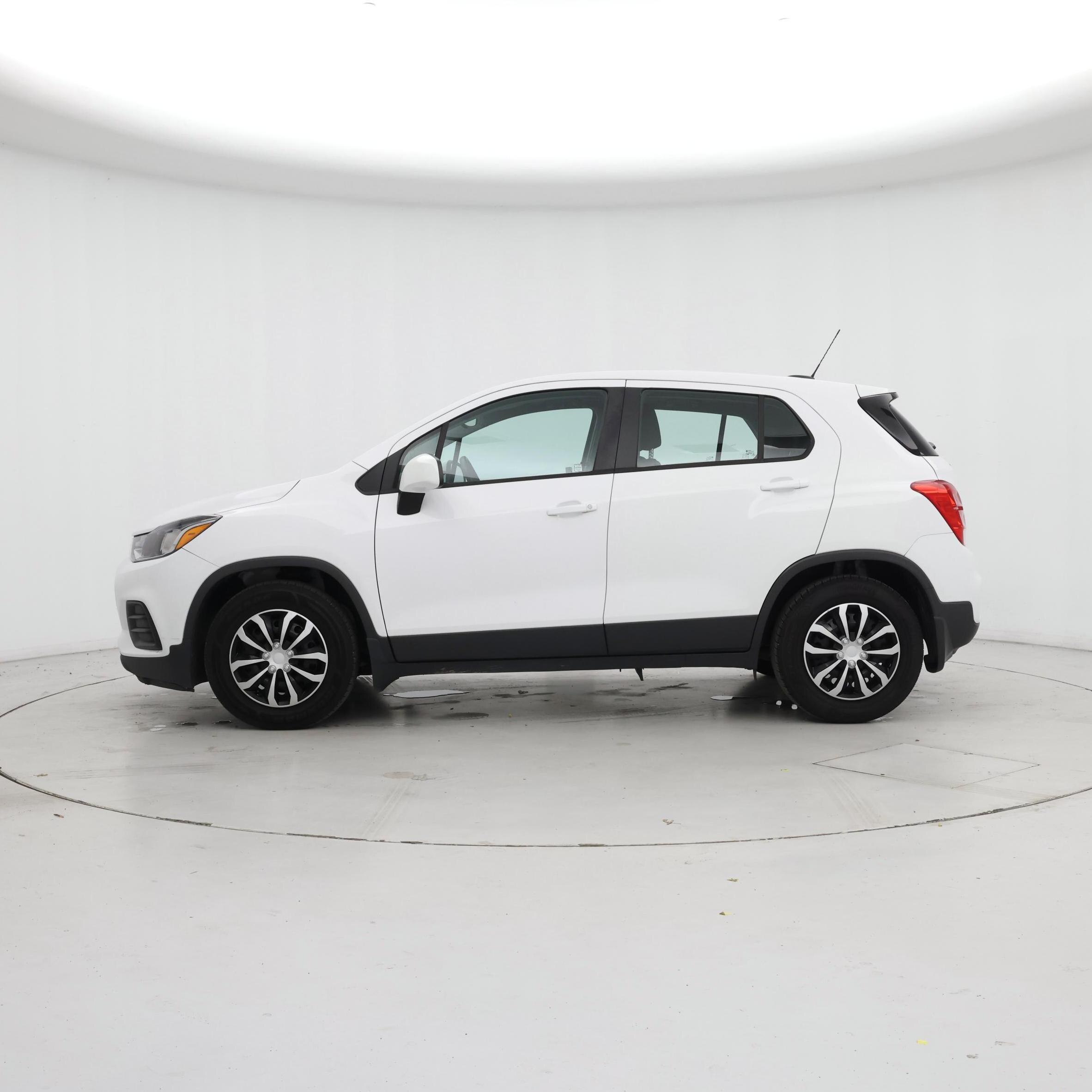 Thumbnail: 2018 Chevrolet Trax - 3