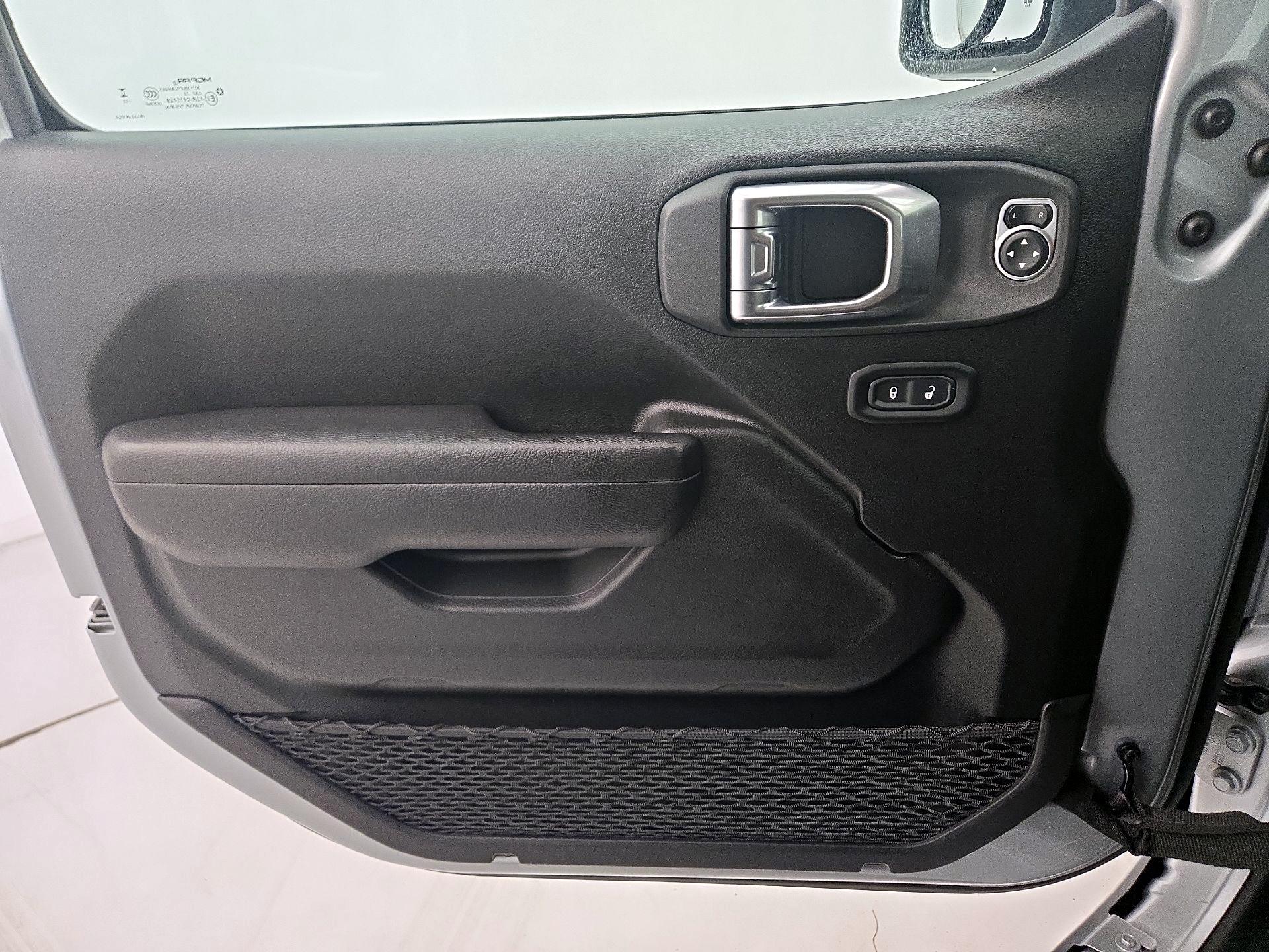 Thumbnail: 2023 Jeep Gladiator - 12