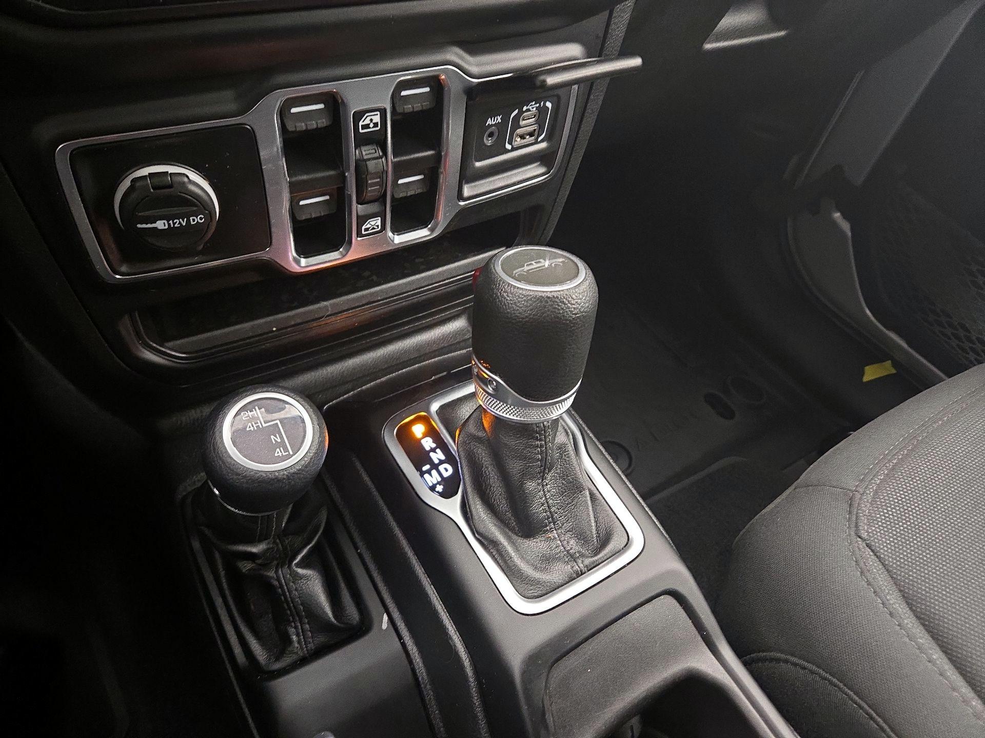 Thumbnail: 2023 Jeep Gladiator - 17