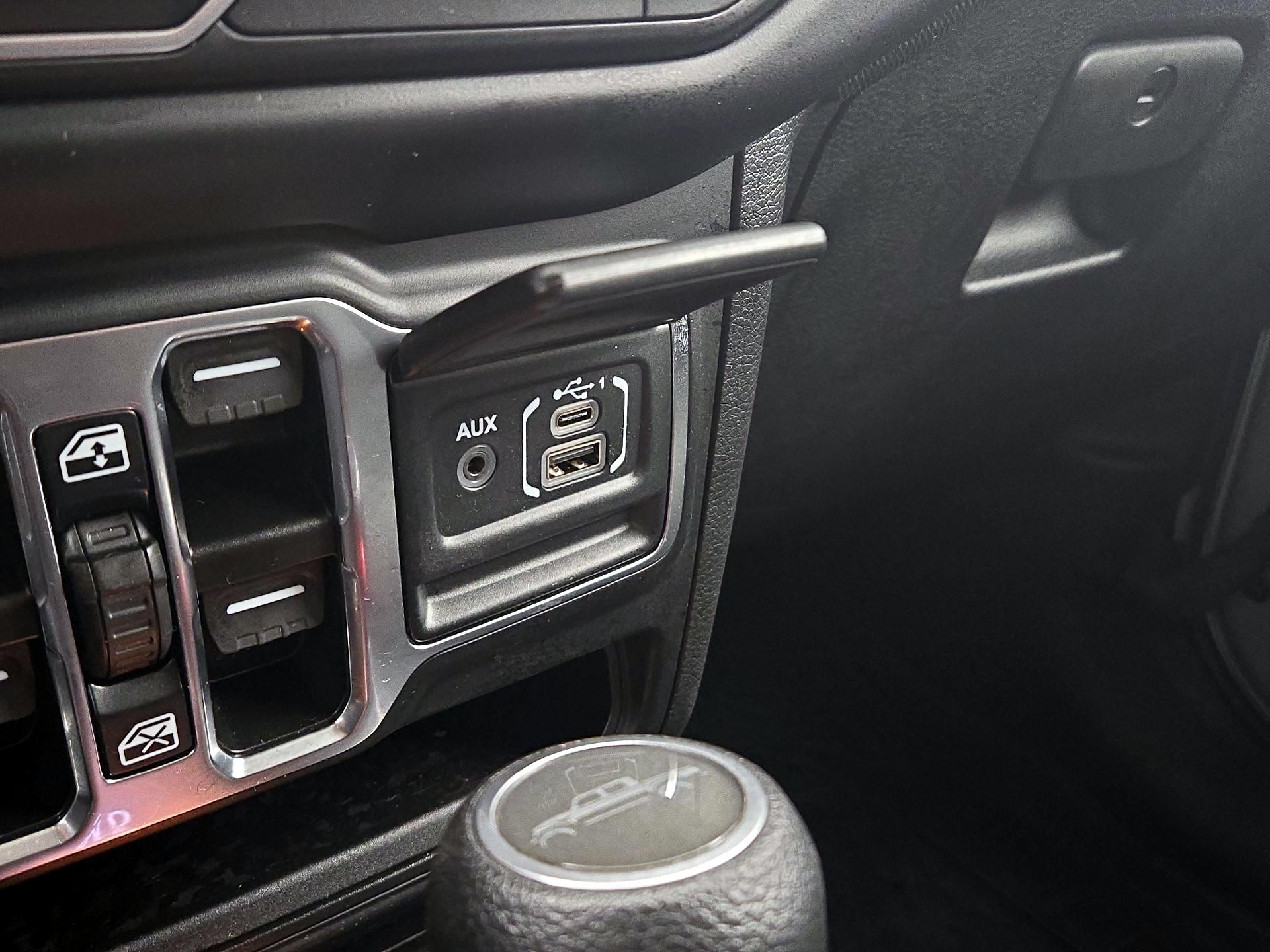 Thumbnail: 2023 Jeep Gladiator - 18