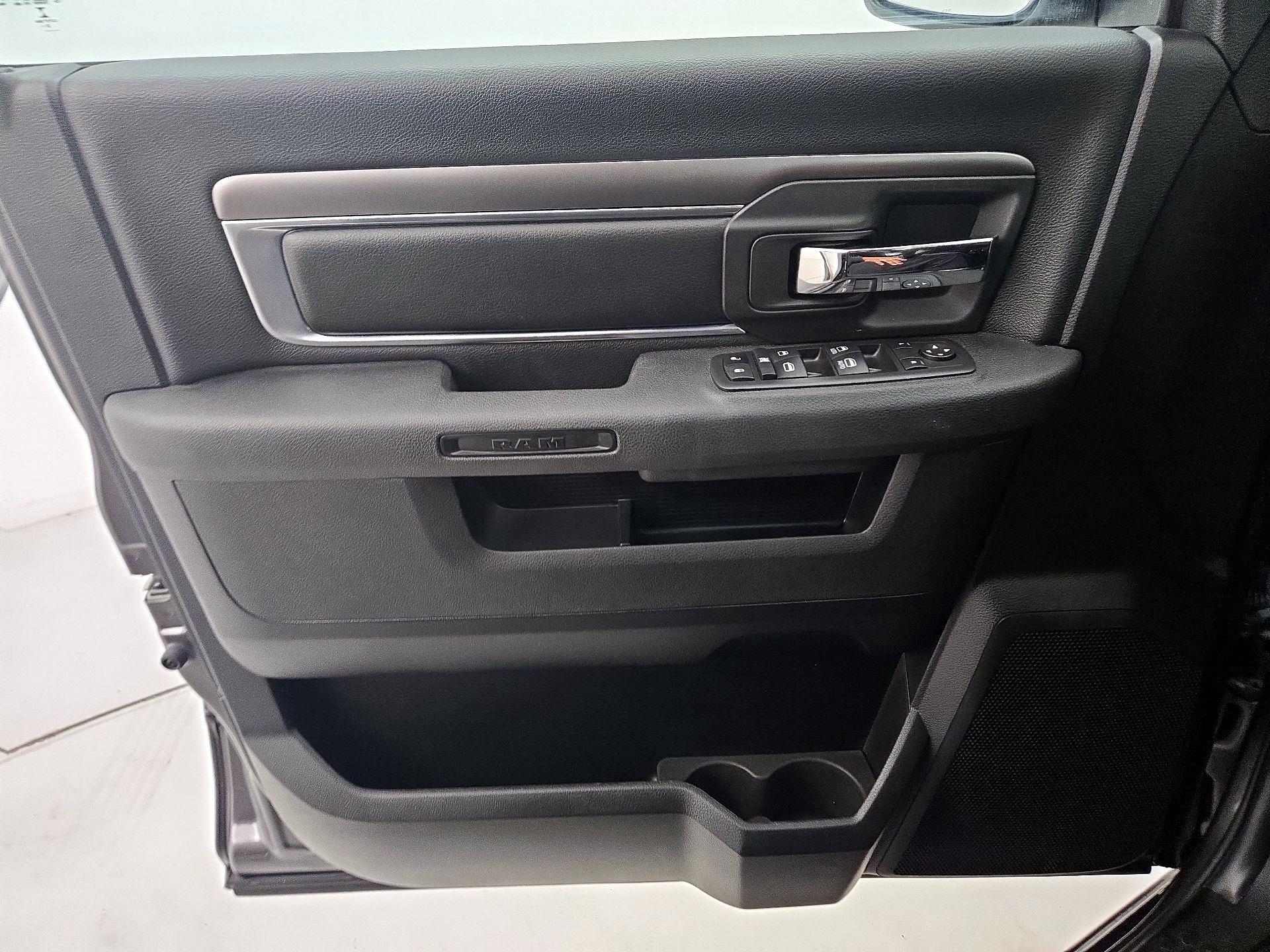 Thumbnail: 2021 RAM 1500 Classic - 12