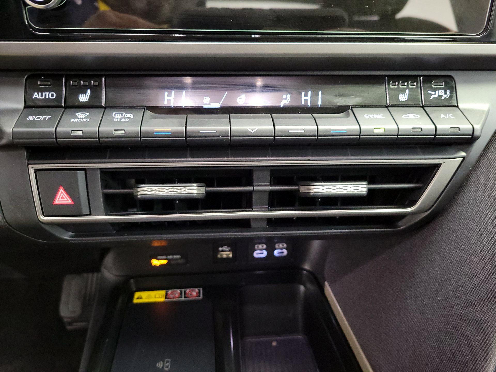 Thumbnail: 2025 Toyota Camry - 16