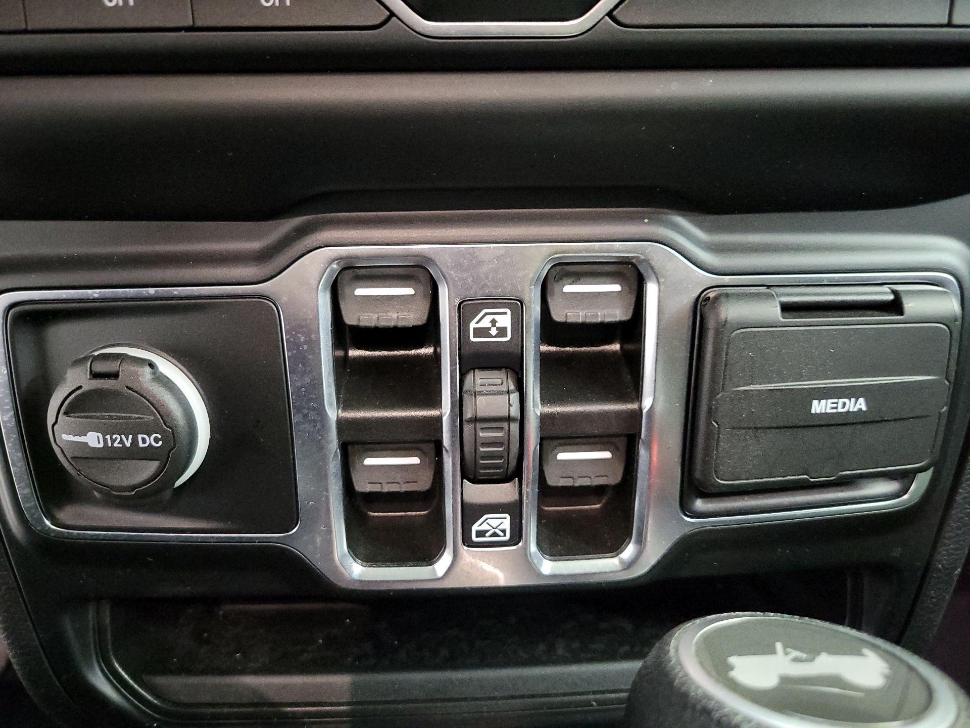 Thumbnail: 2021 Jeep Wrangler - 18