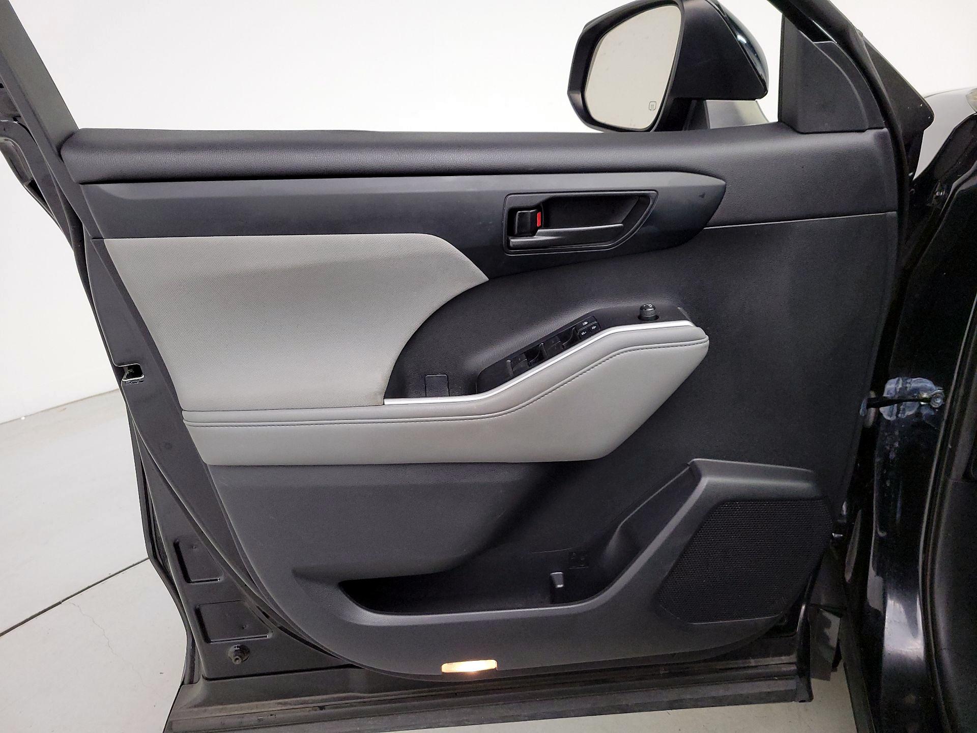 Thumbnail: 2021 Toyota Highlander - 12