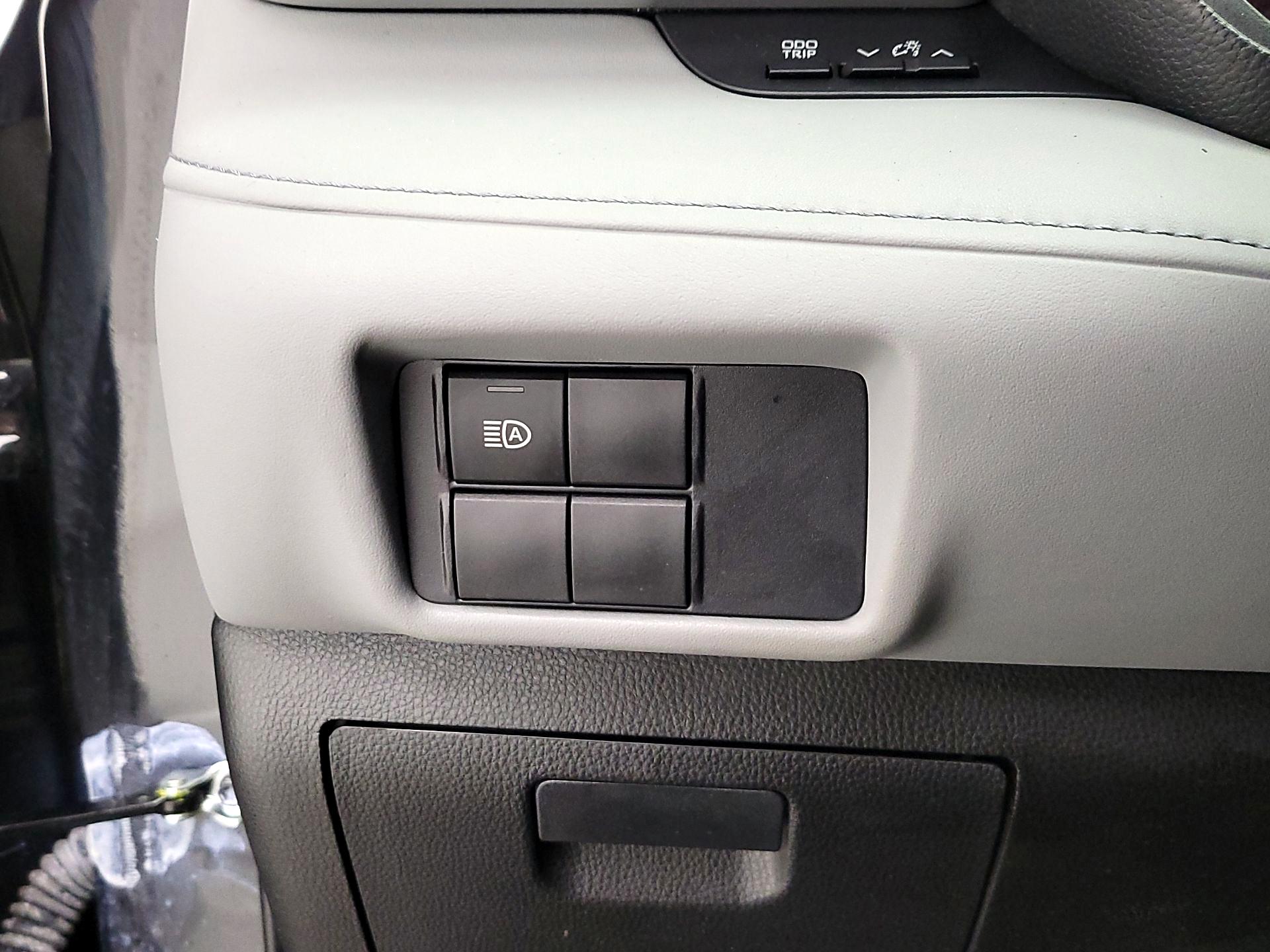 Thumbnail: 2021 Toyota Highlander - 13