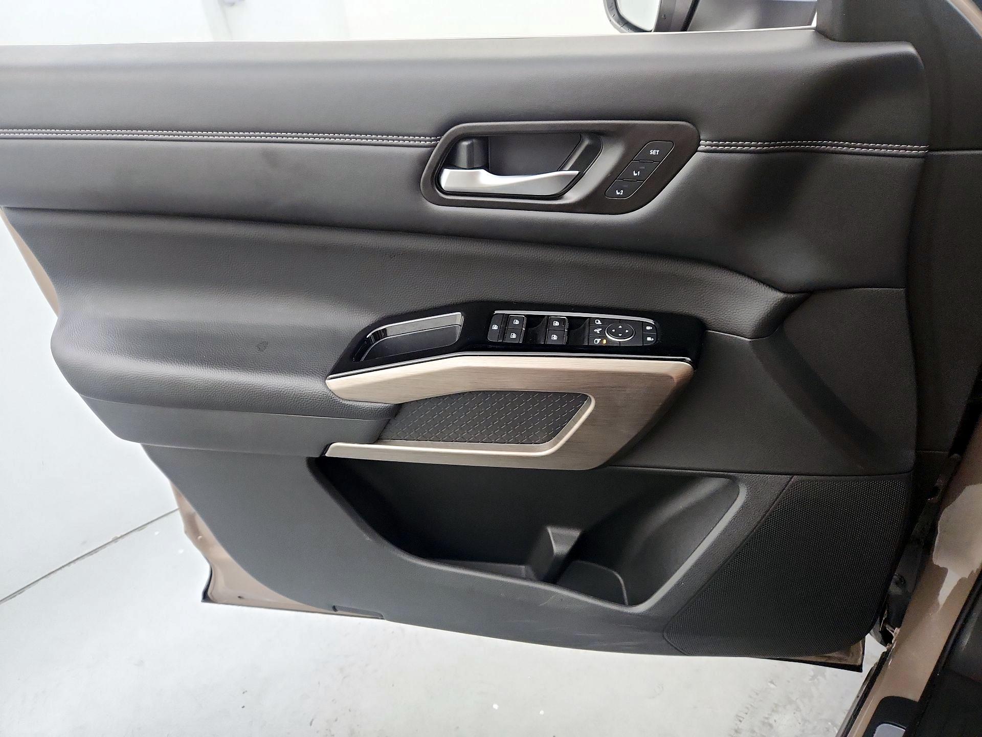 Thumbnail: 2023 Nissan Pathfinder - 12