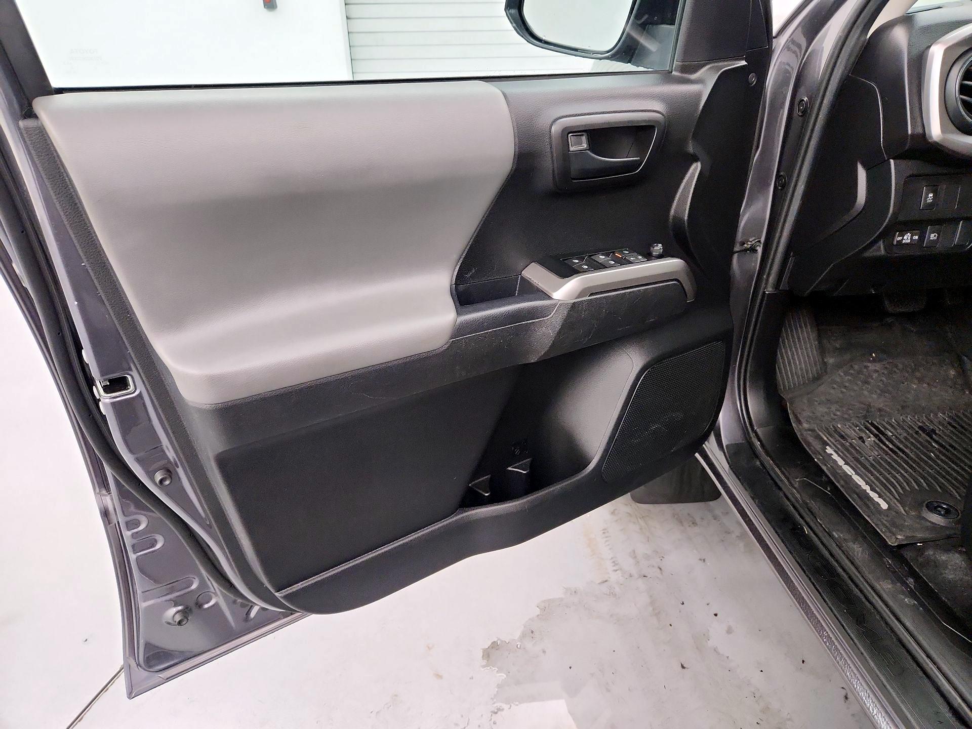 Thumbnail: 2022 Toyota Tacoma - 12