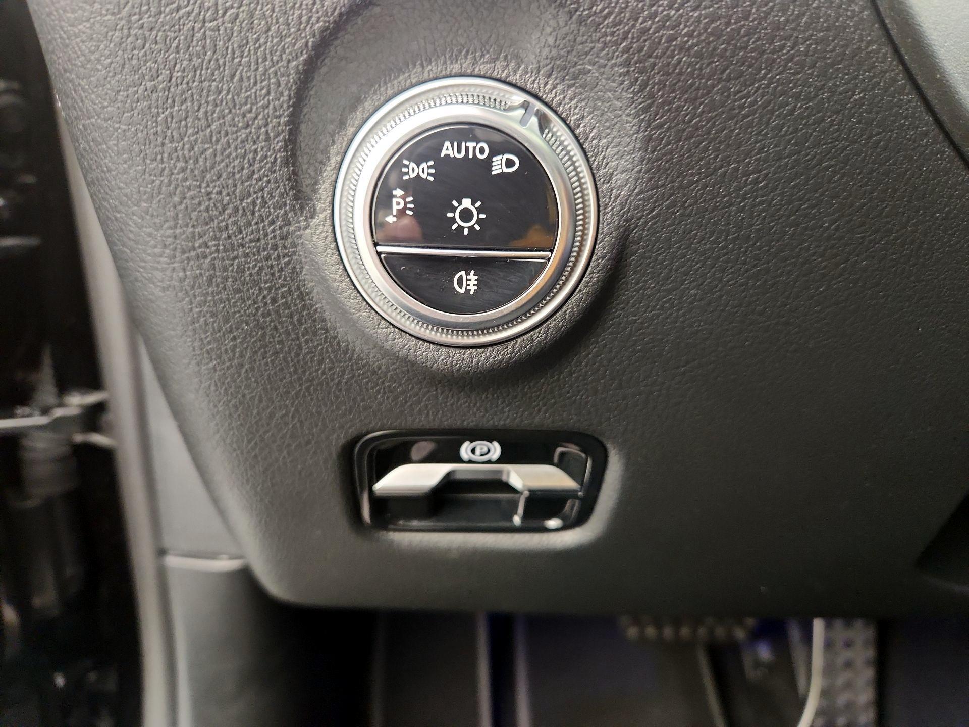 Thumbnail: 2024 Mercedes-Benz C-Class - 13