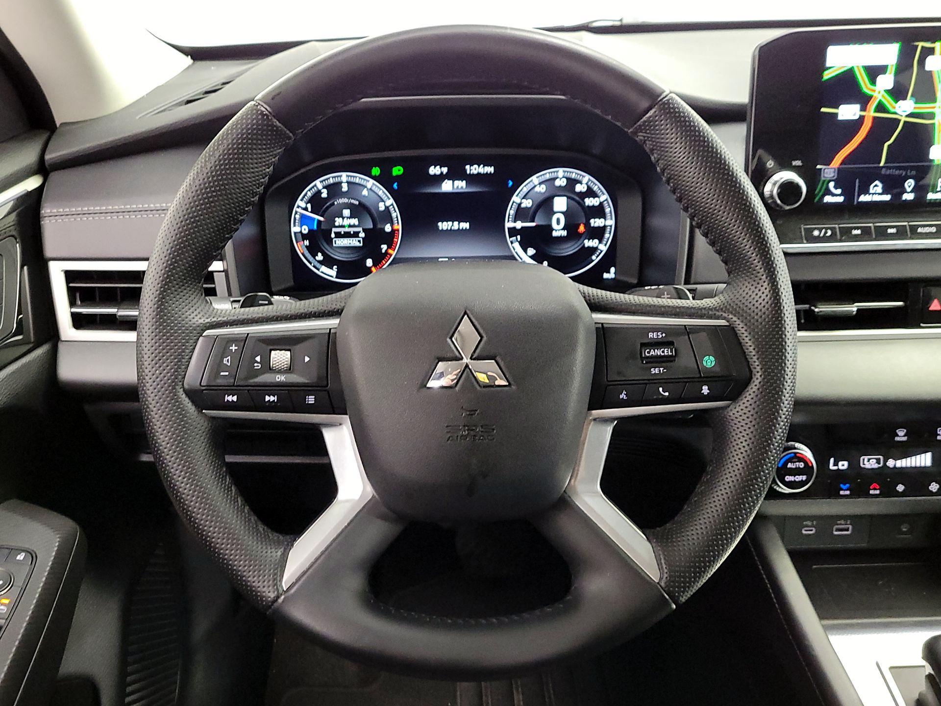 Thumbnail: 2024 Mitsubishi Outlander - 10