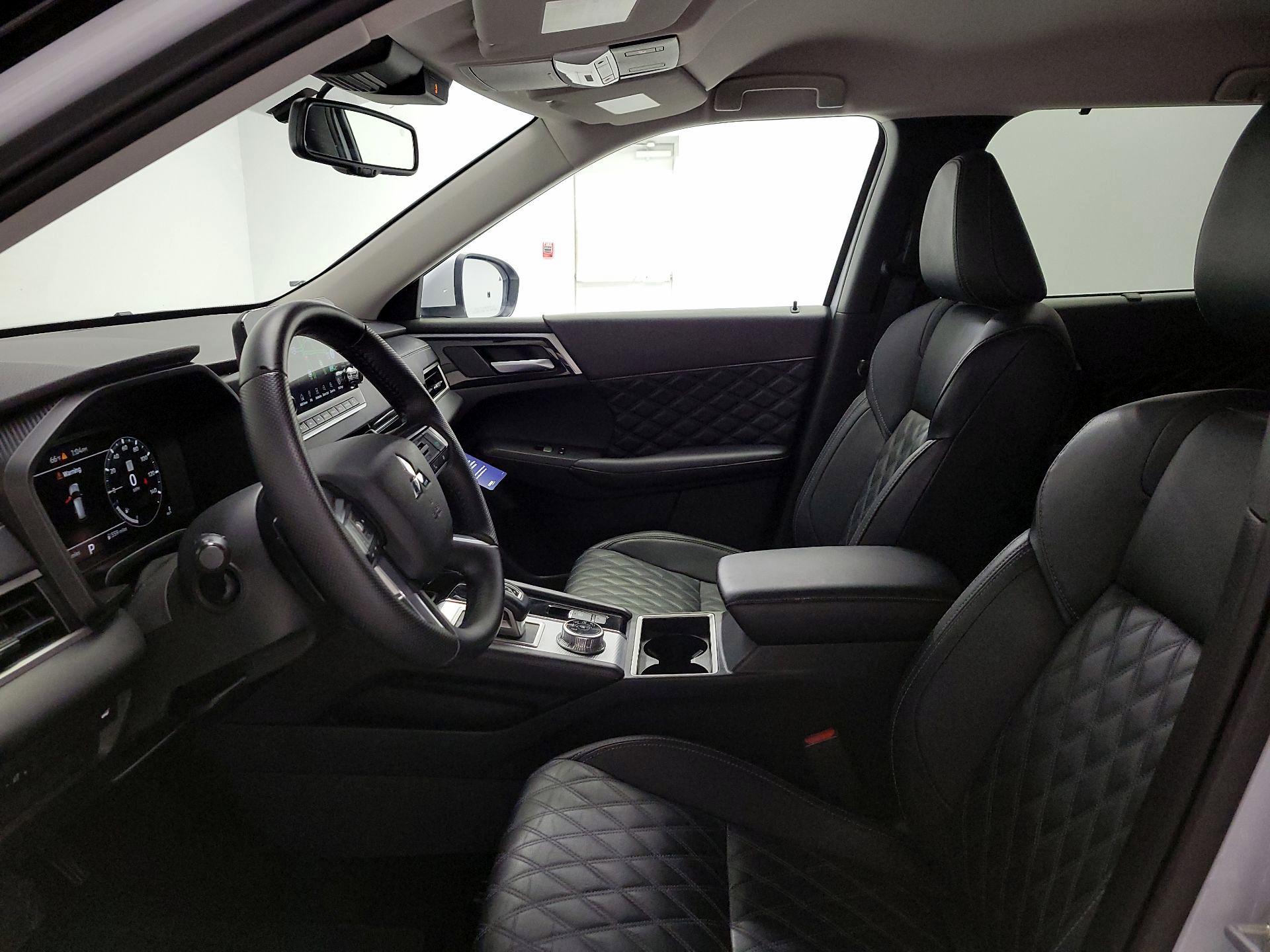 Thumbnail: 2024 Mitsubishi Outlander - 11