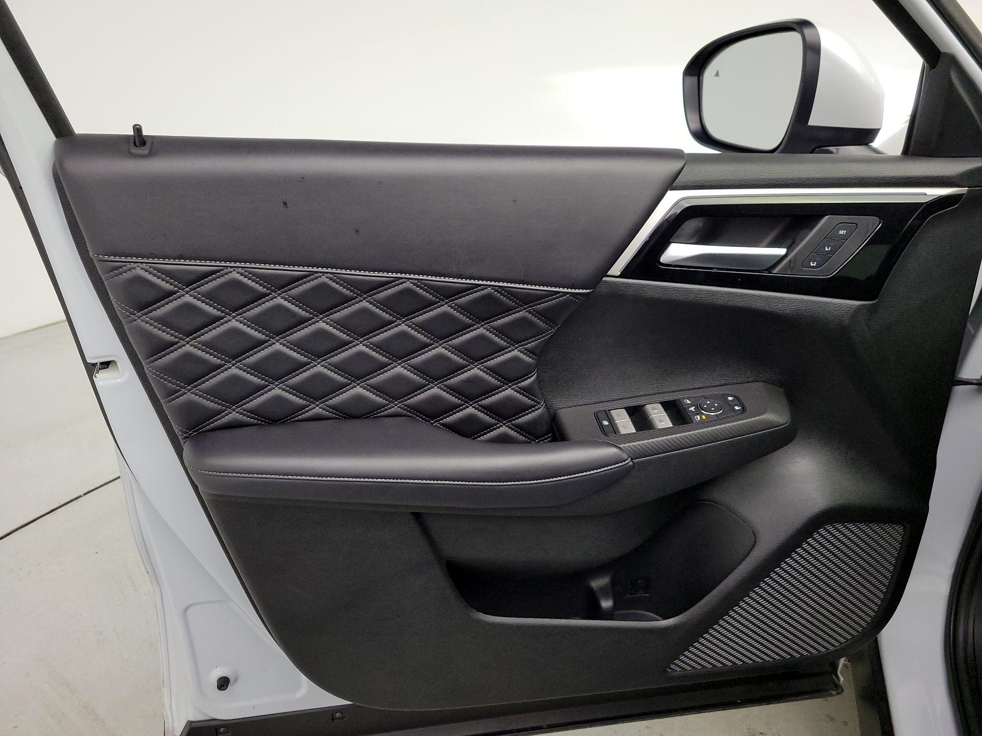 Thumbnail: 2024 Mitsubishi Outlander - 12