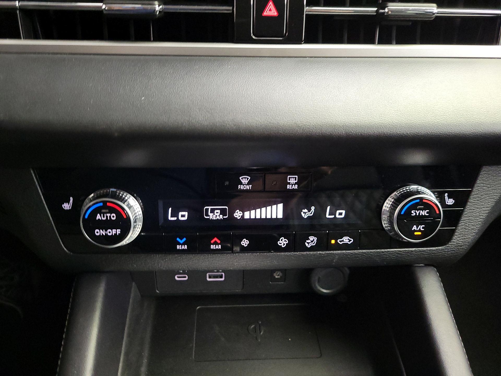 Thumbnail: 2024 Mitsubishi Outlander - 17