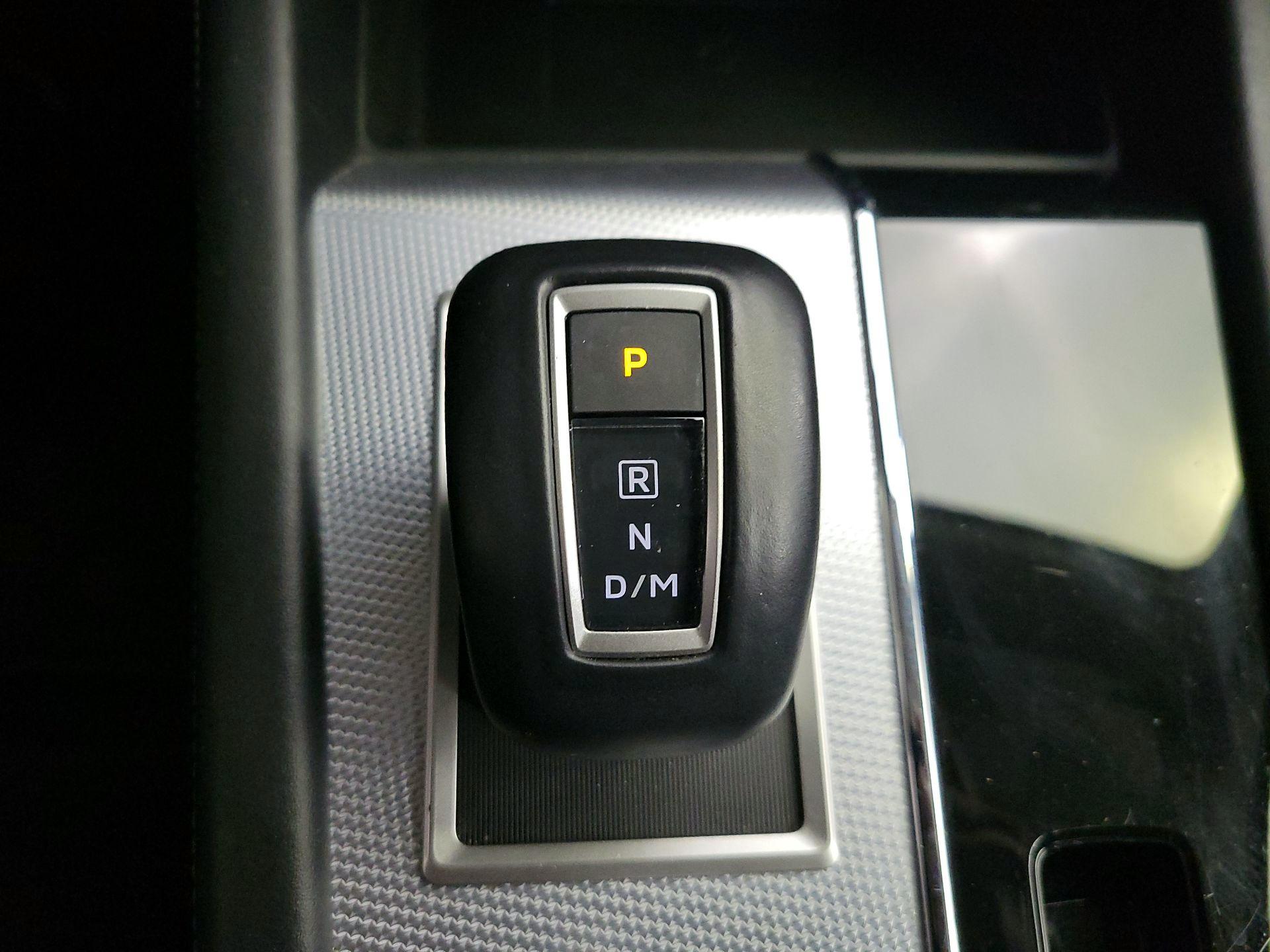 Thumbnail: 2024 Mitsubishi Outlander - 18