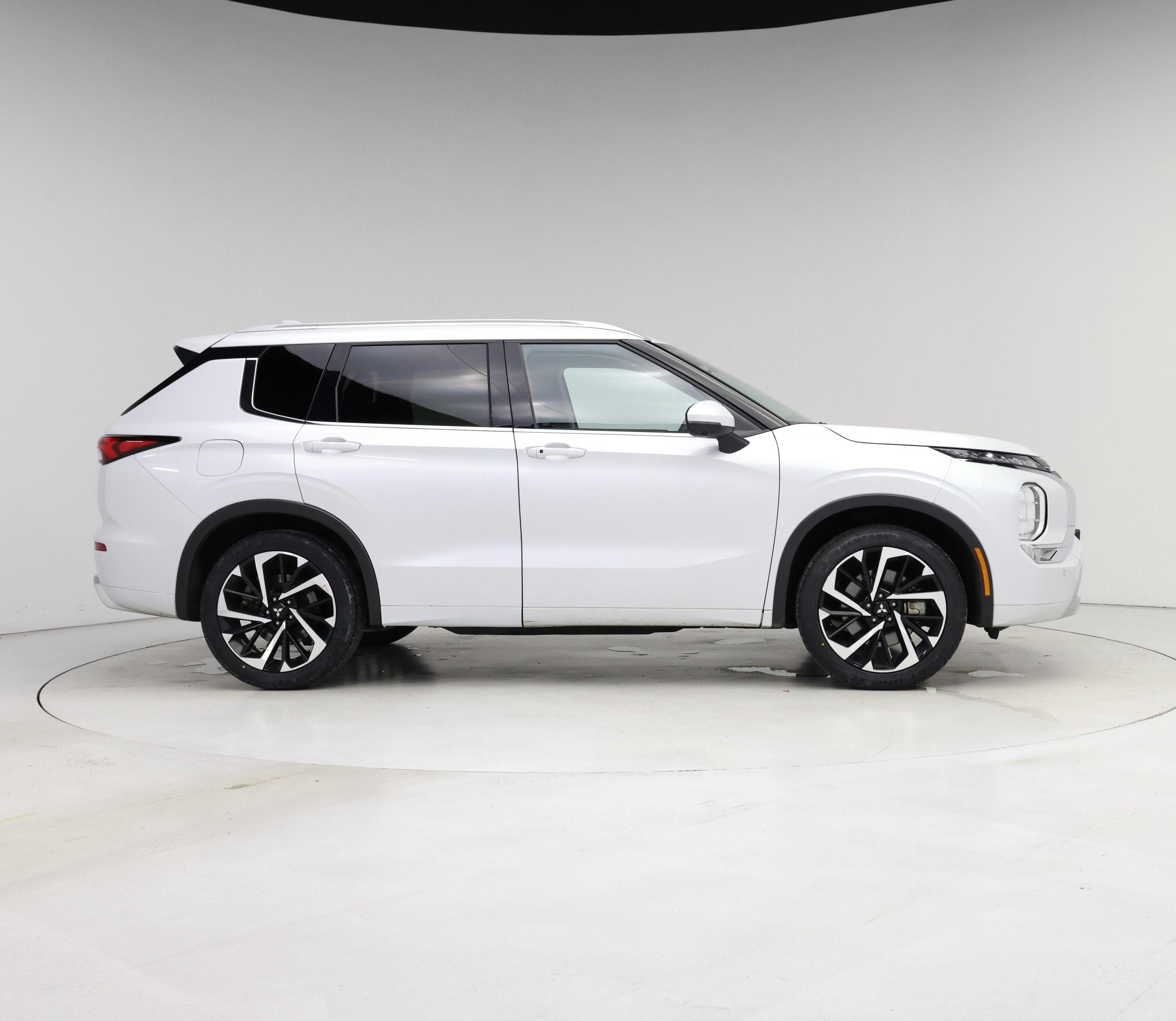 Thumbnail: 2024 Mitsubishi Outlander - 7