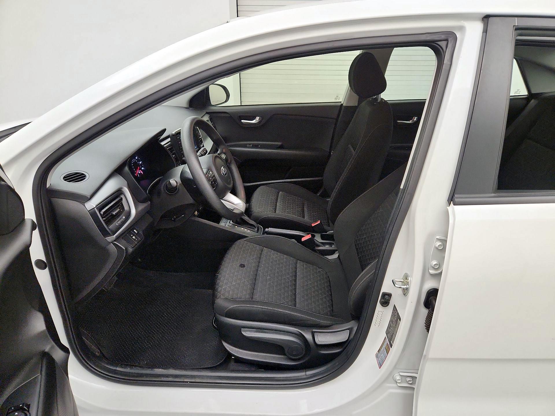 Thumbnail: 2020 Kia Rio - 9