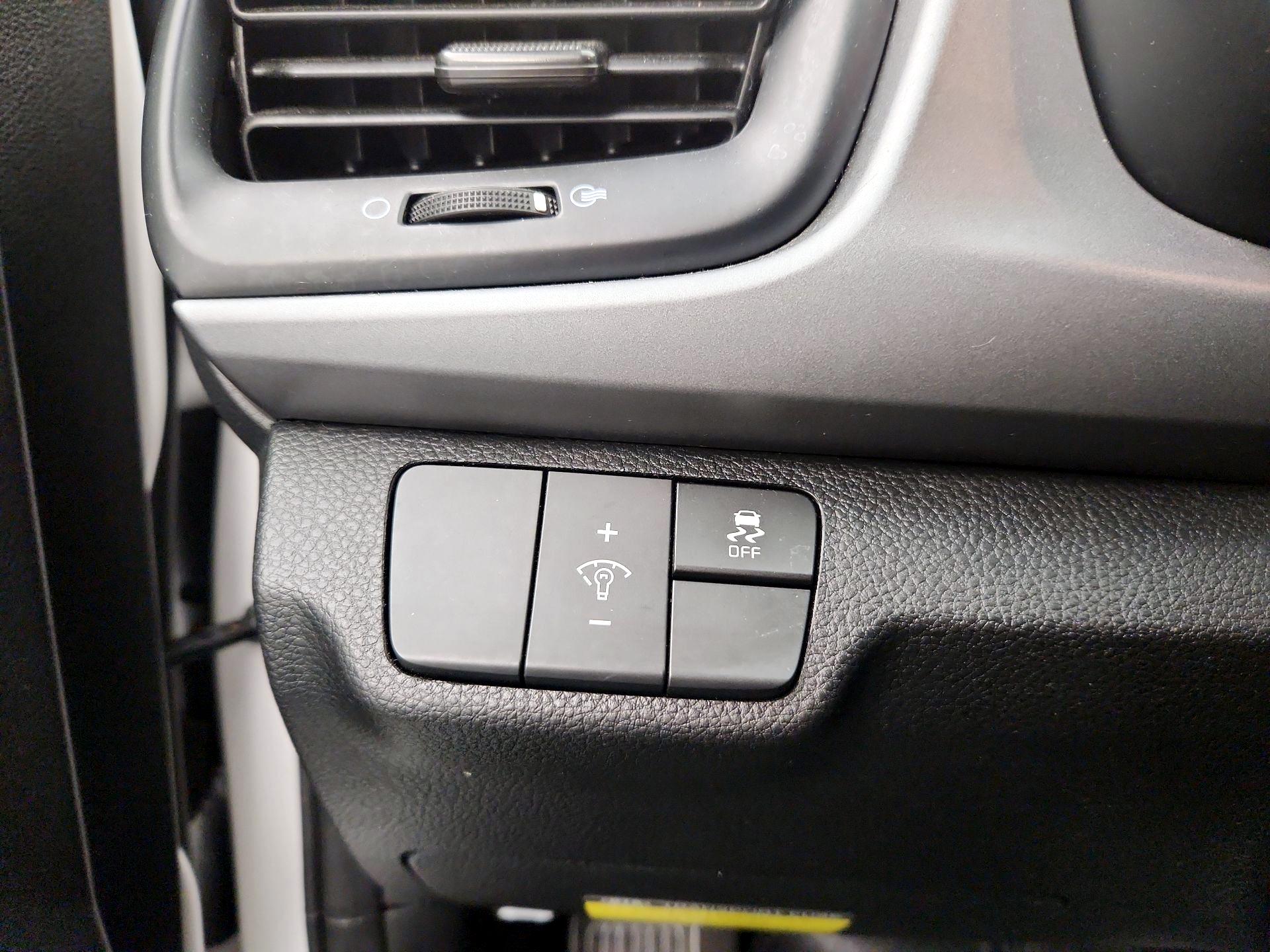 Thumbnail: 2020 Kia Rio - 11