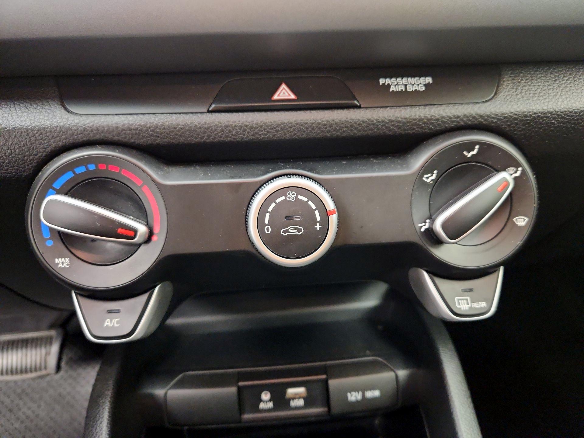 Thumbnail: 2020 Kia Rio - 14