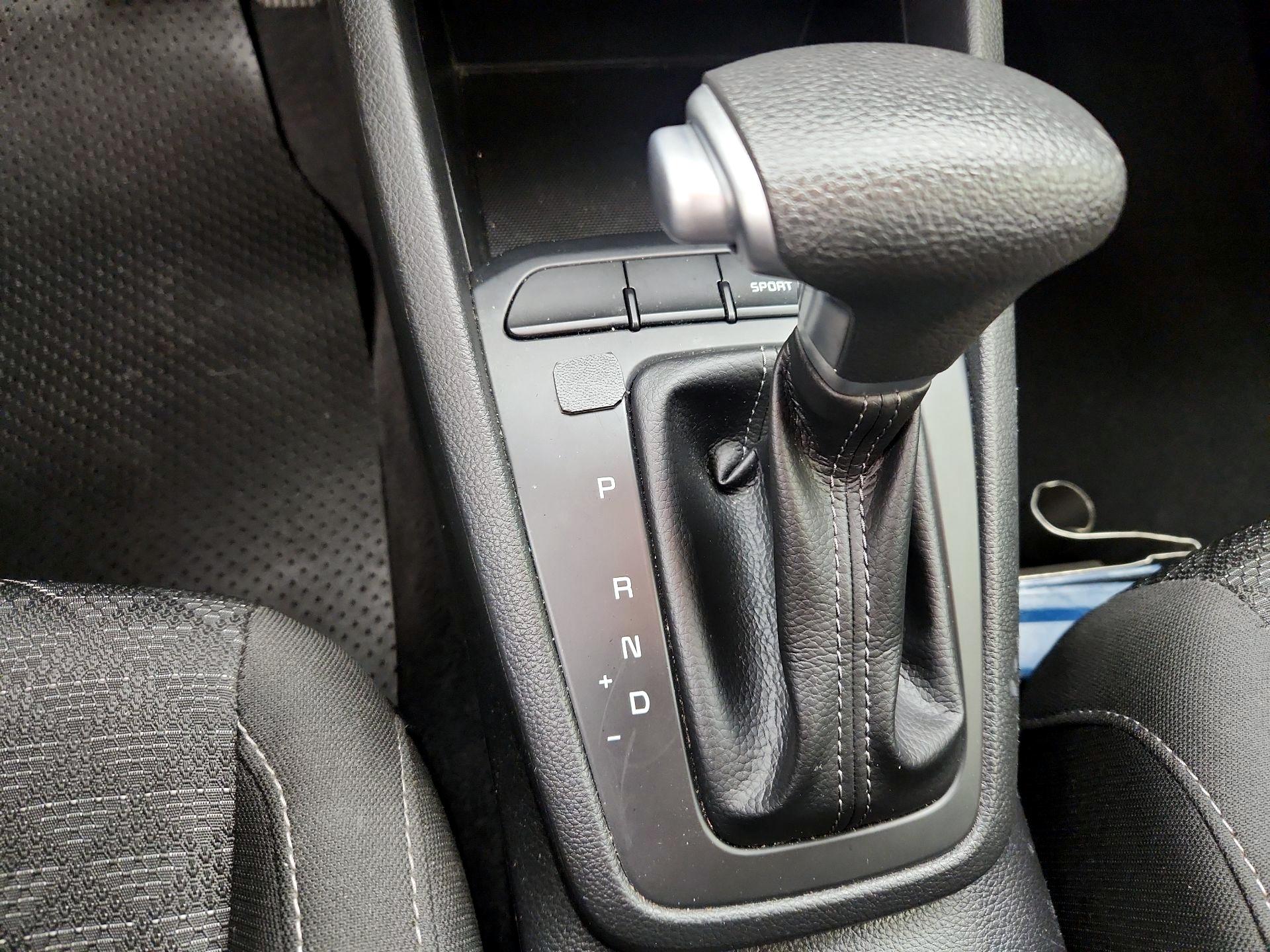 Thumbnail: 2020 Kia Rio - 15