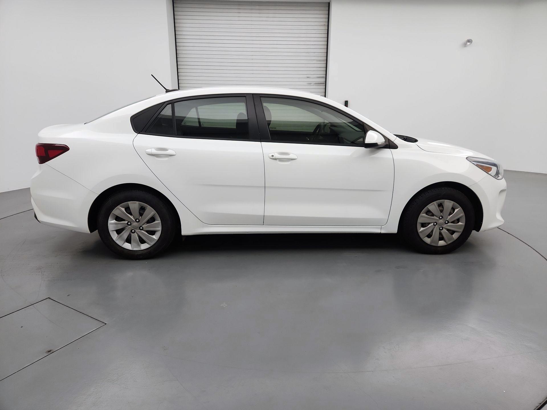 Thumbnail: 2020 Kia Rio - 4