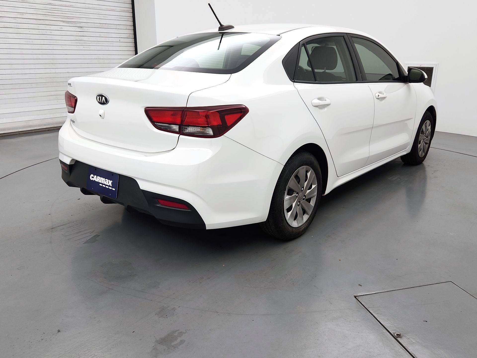 Thumbnail: 2020 Kia Rio - 5