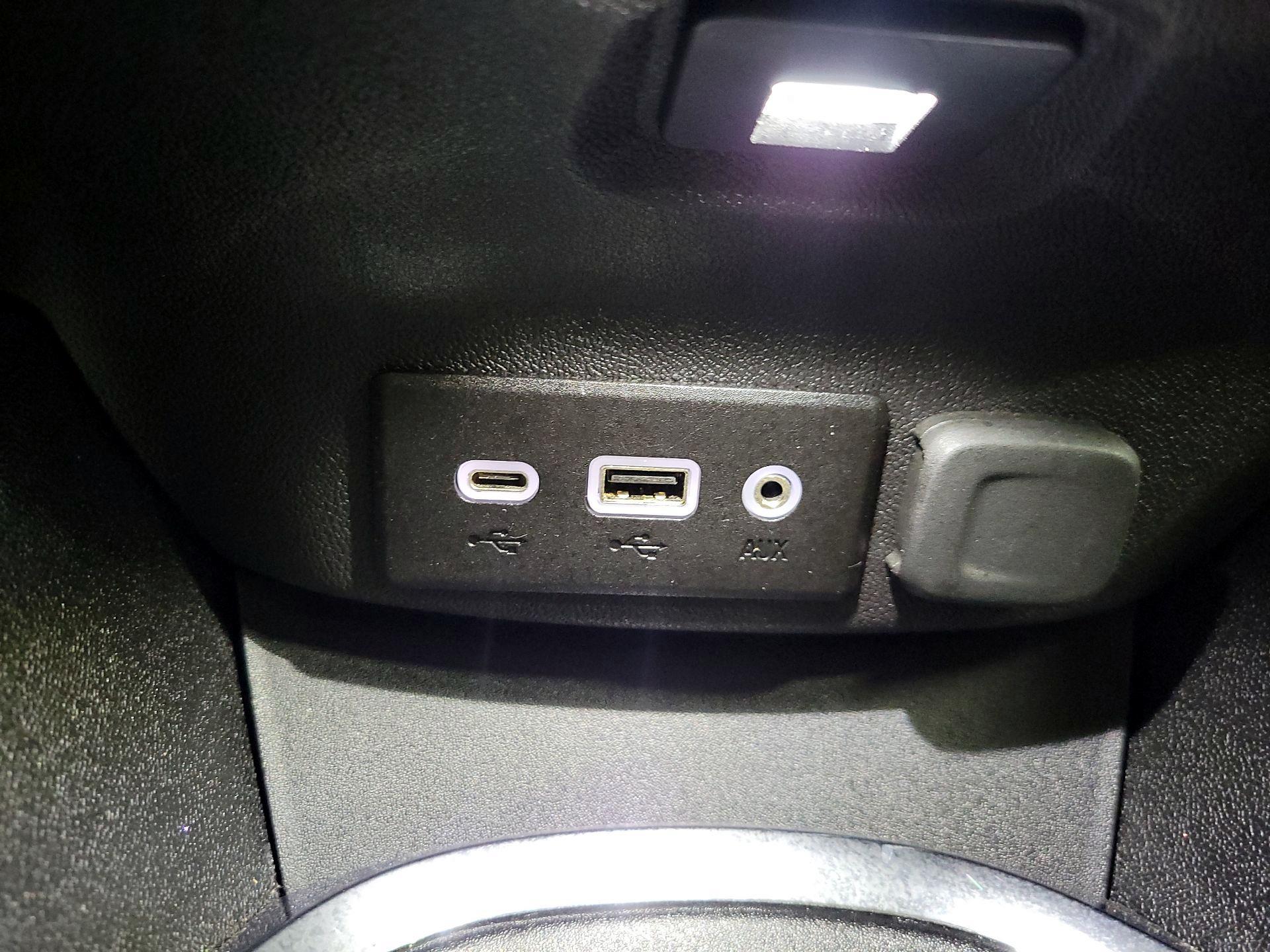 Thumbnail: 2023 Chevrolet Malibu - 18