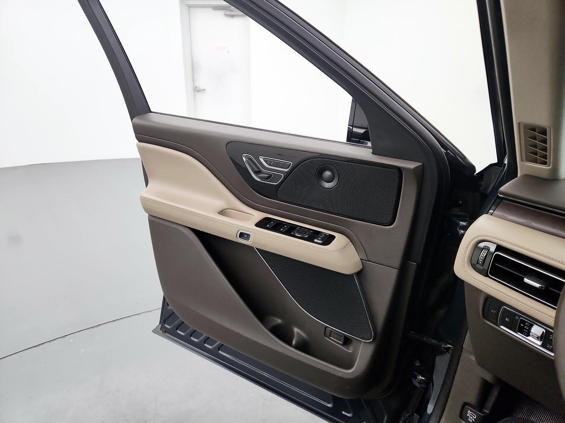 Thumbnail: 2021 Lincoln Aviator - 12