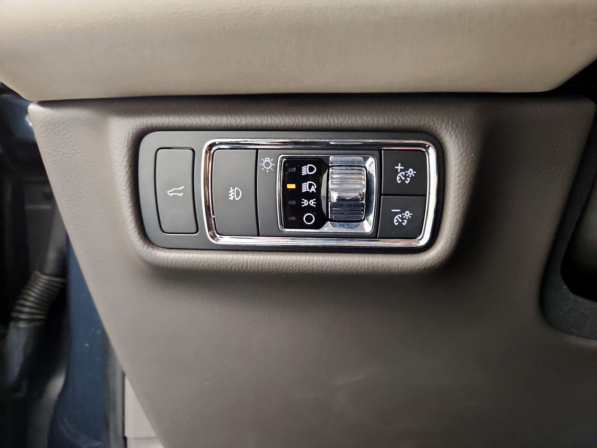 Thumbnail: 2021 Lincoln Aviator - 13