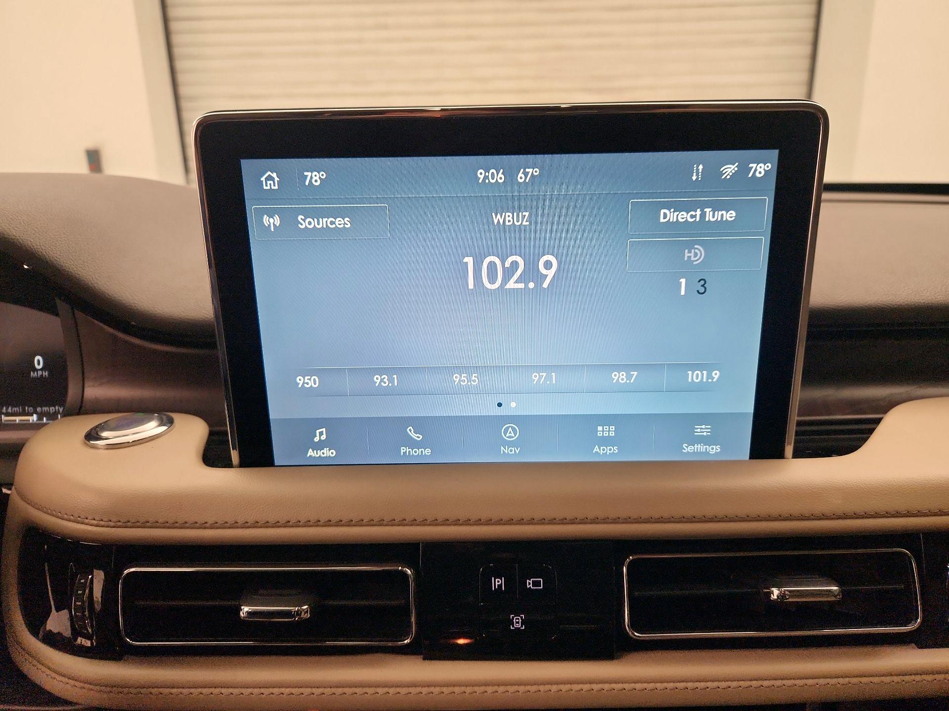 Thumbnail: 2021 Lincoln Aviator - 16