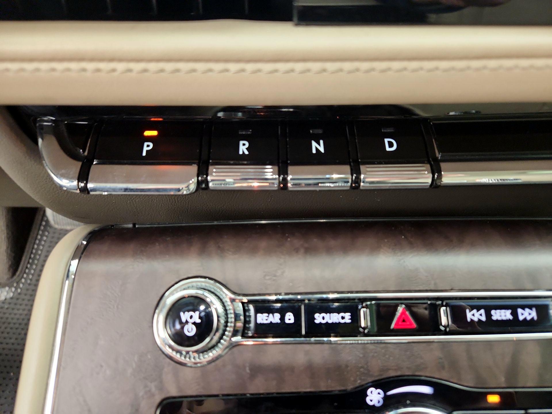 Thumbnail: 2021 Lincoln Aviator - 18