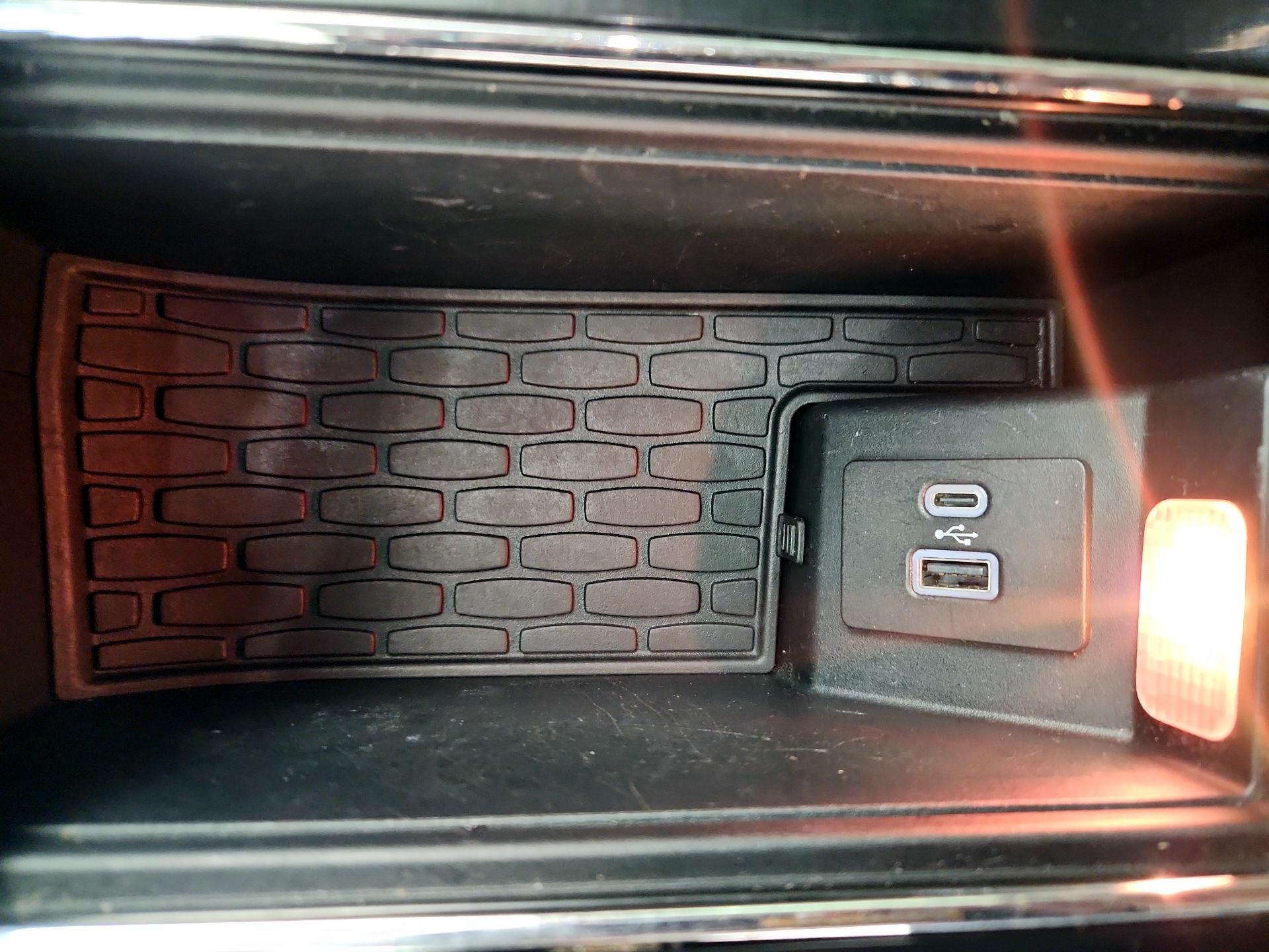 Thumbnail: 2021 Lincoln Aviator - 19