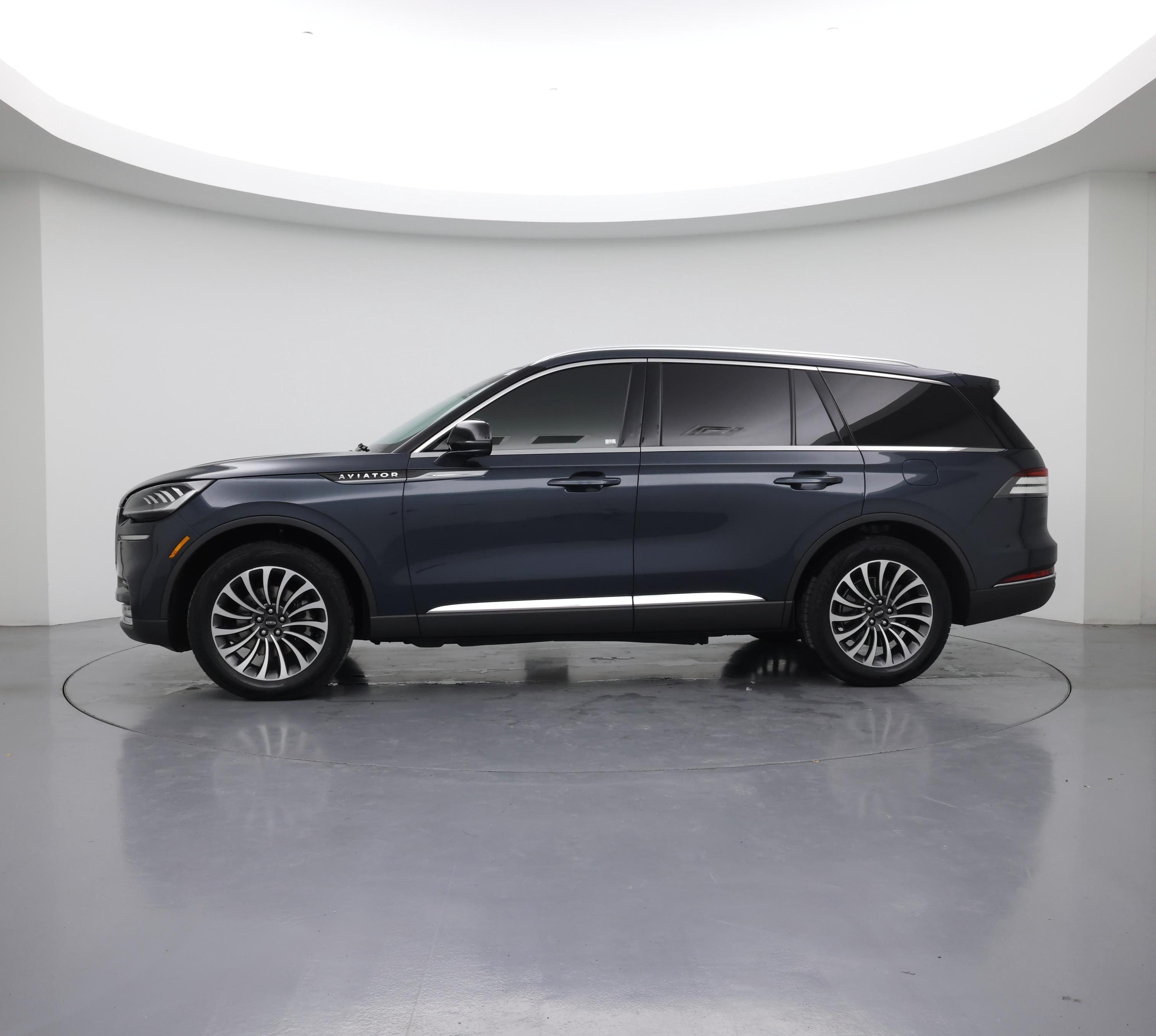 Thumbnail: 2021 Lincoln Aviator - 3