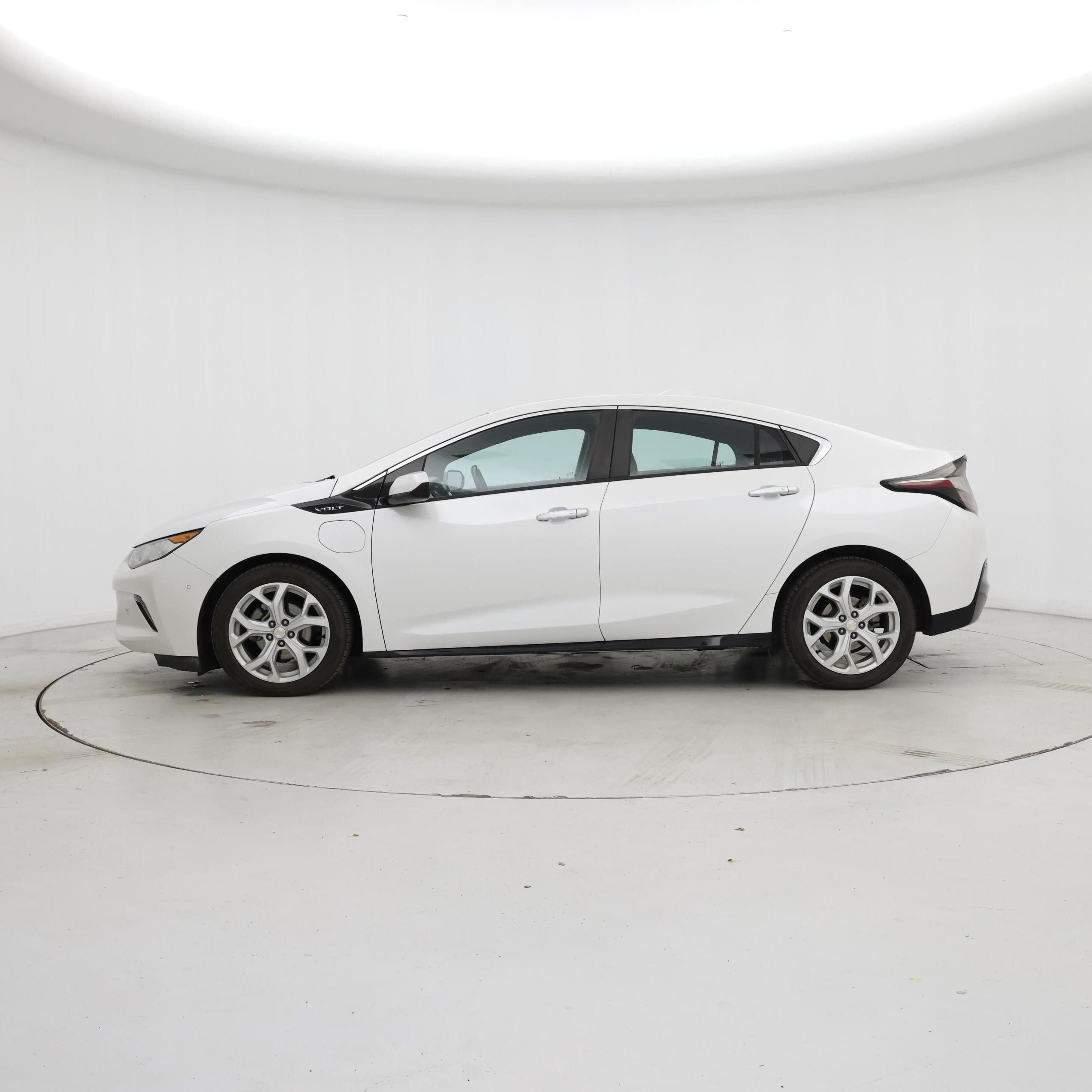 Thumbnail: 2017 Chevrolet Volt - 3