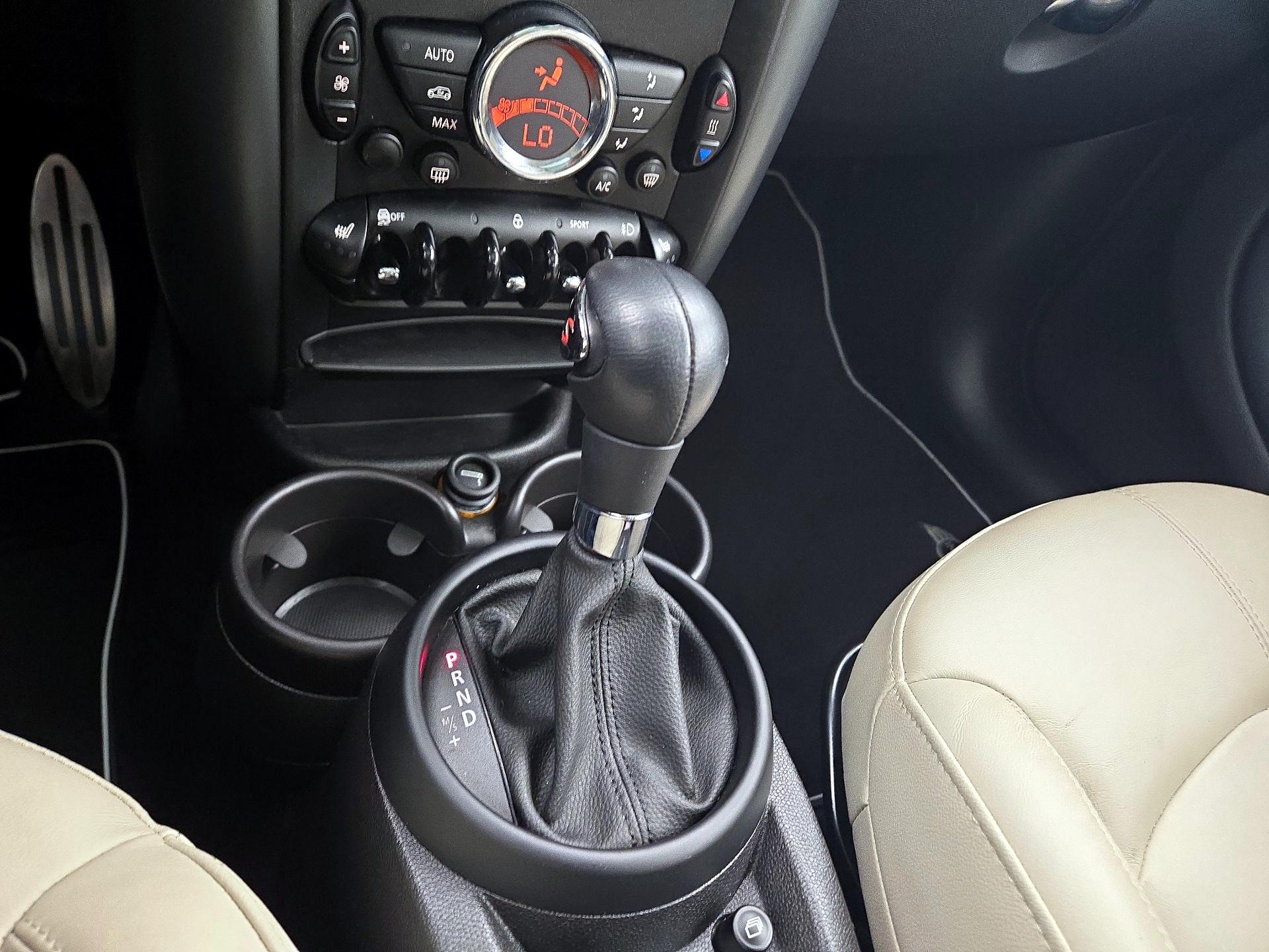 Thumbnail: 2016 MINI Cooper Countryman - 16