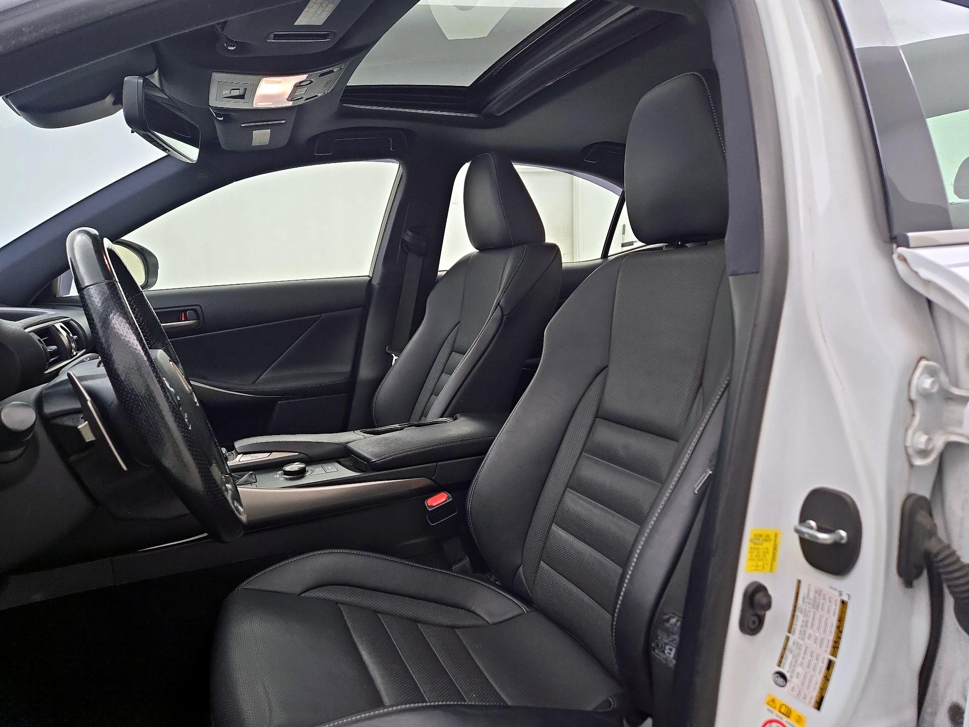 Thumbnail: 2018 Lexus IS - 11