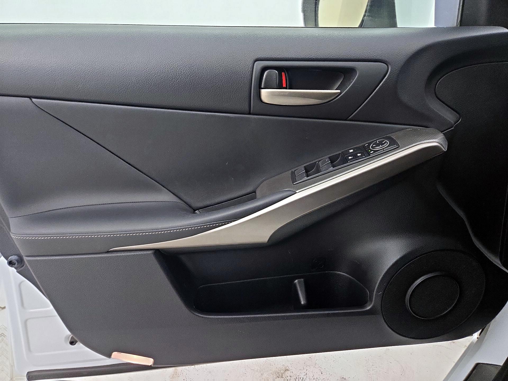 Thumbnail: 2018 Lexus IS - 12