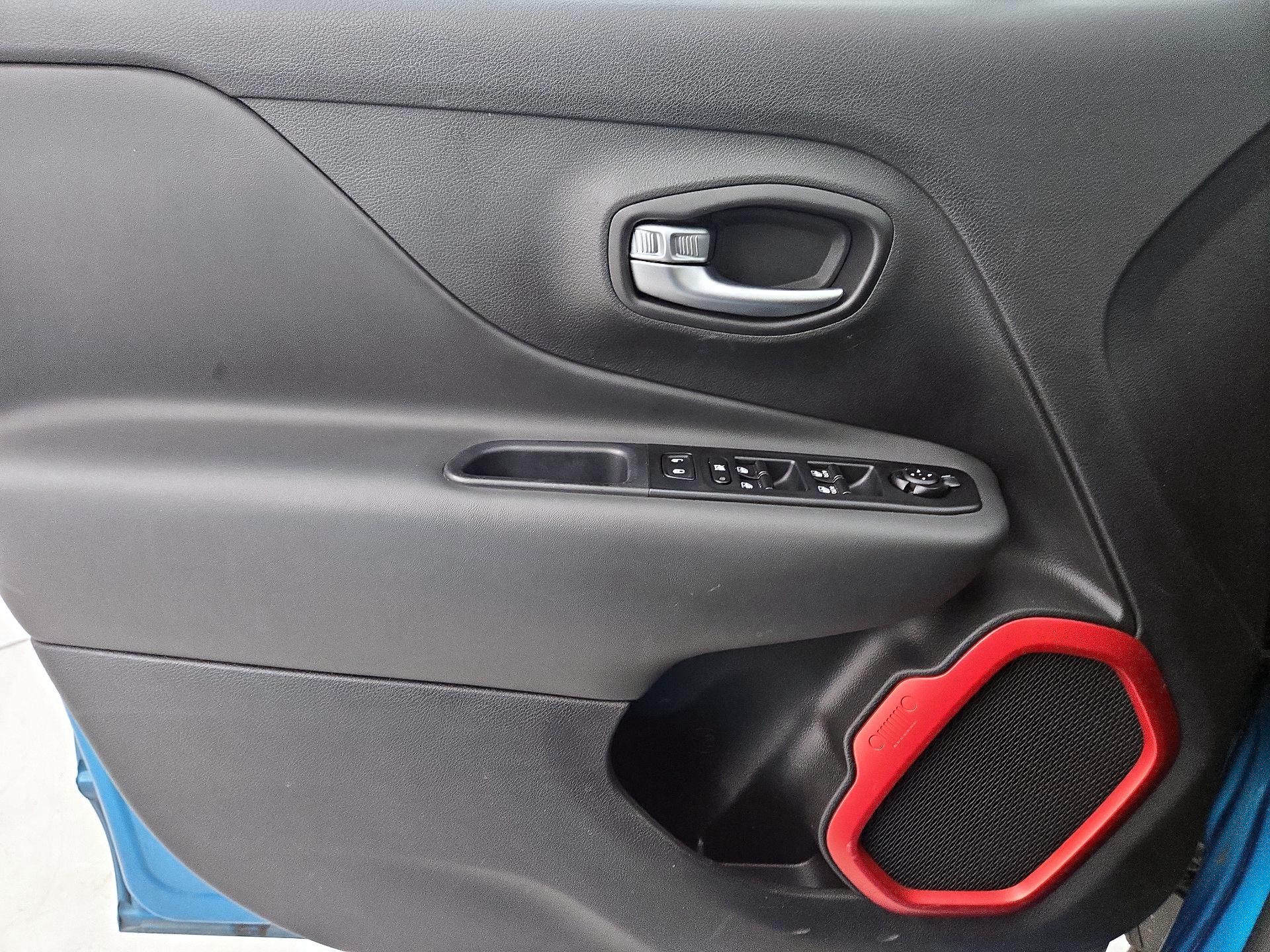 Thumbnail: 2022 Jeep Renegade - 12