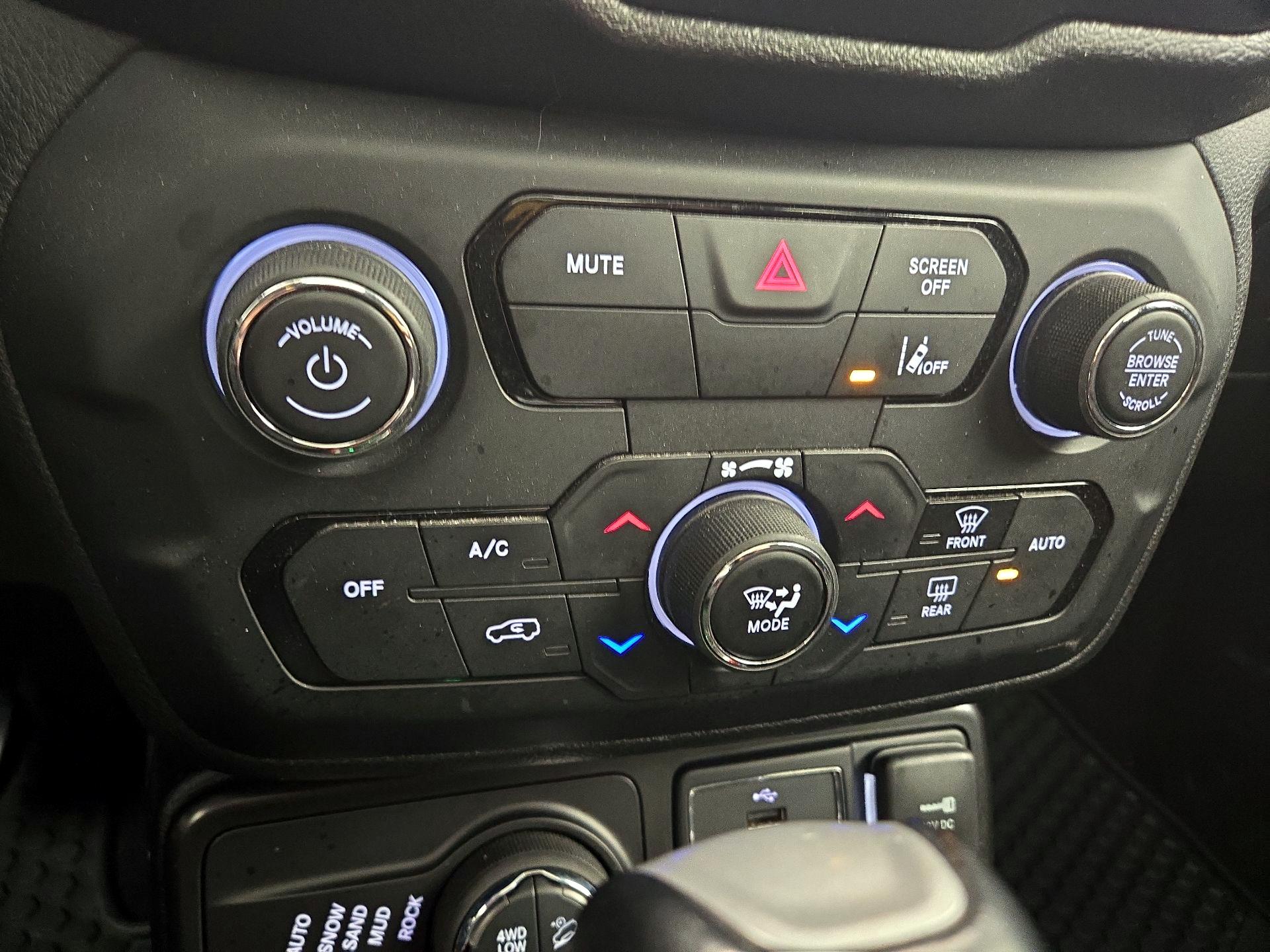 Thumbnail: 2022 Jeep Renegade - 17