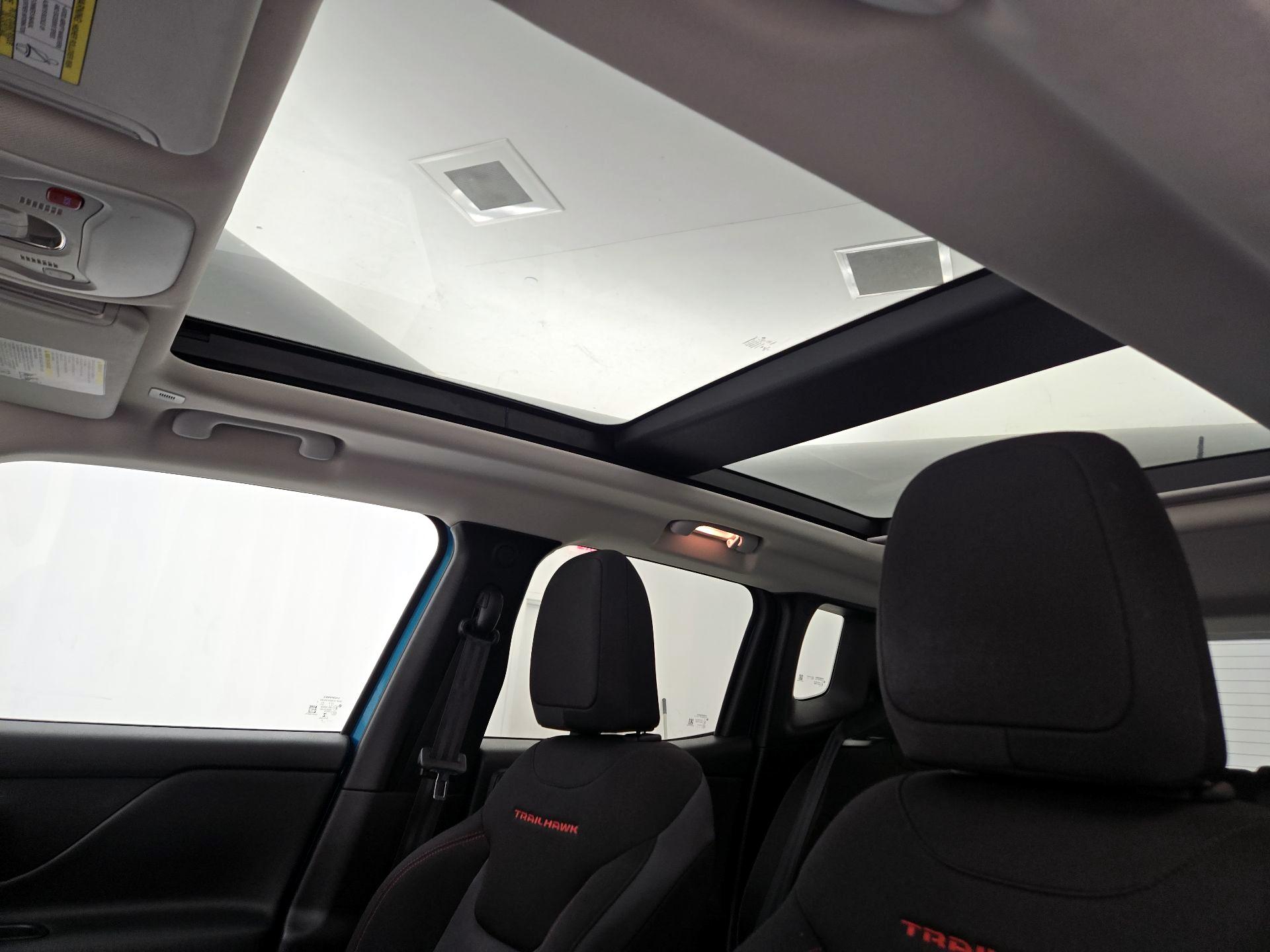 Thumbnail: 2022 Jeep Renegade - 20