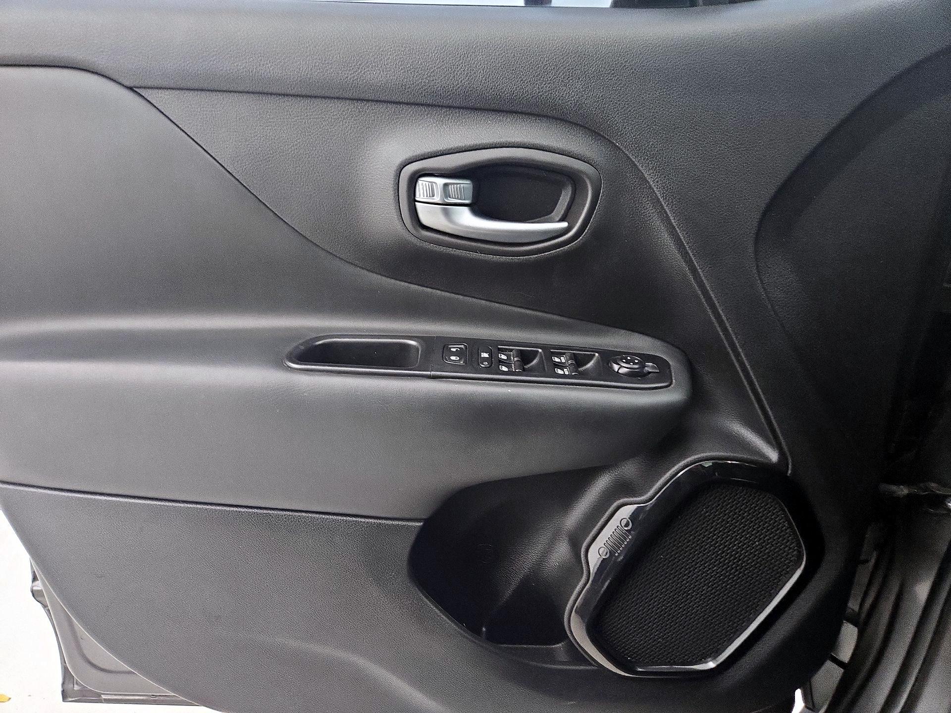 Thumbnail: 2018 Jeep Renegade - 12