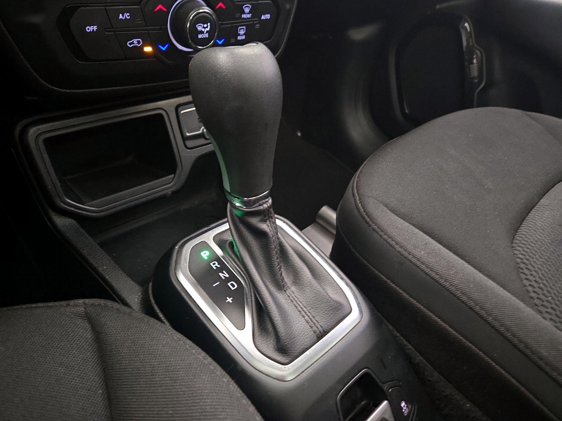 Thumbnail: 2018 Jeep Renegade - 17