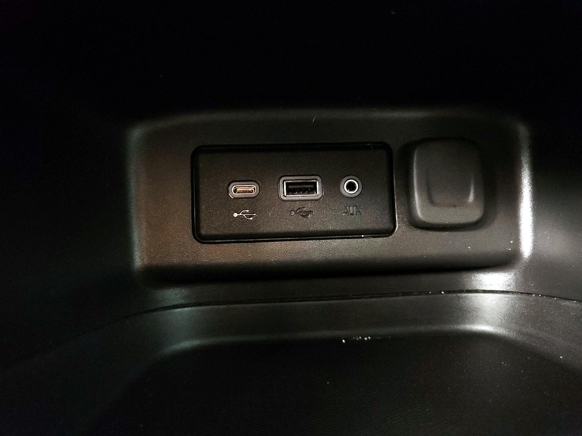 Thumbnail: 2023 Chevrolet Equinox - 18