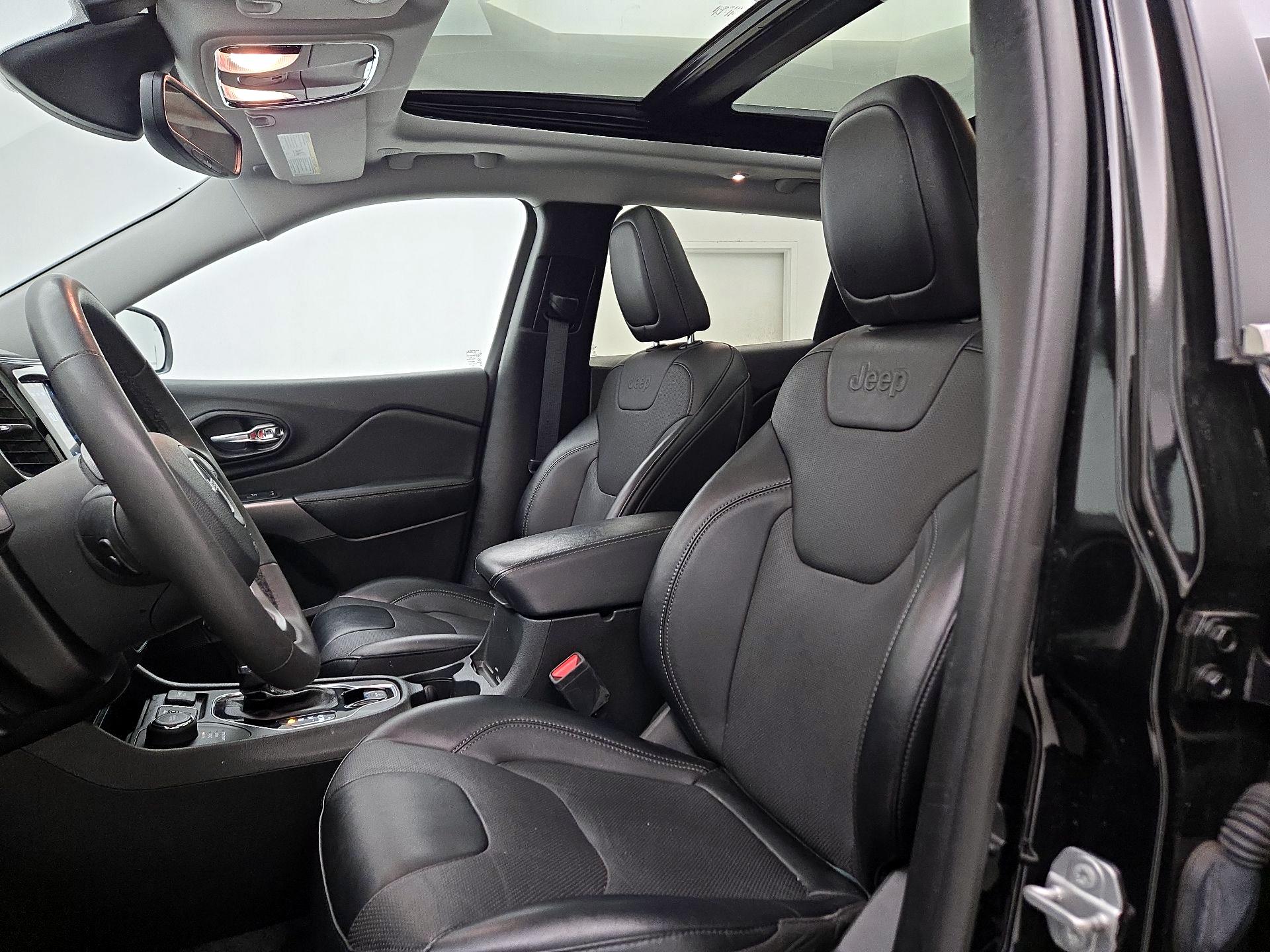 Thumbnail: 2022 Jeep Cherokee - 11