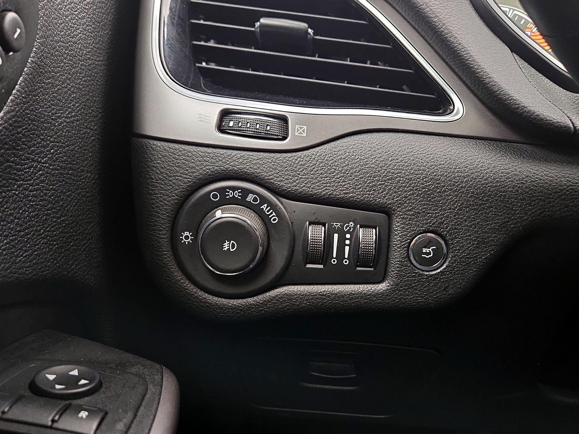 Thumbnail: 2022 Jeep Cherokee - 13